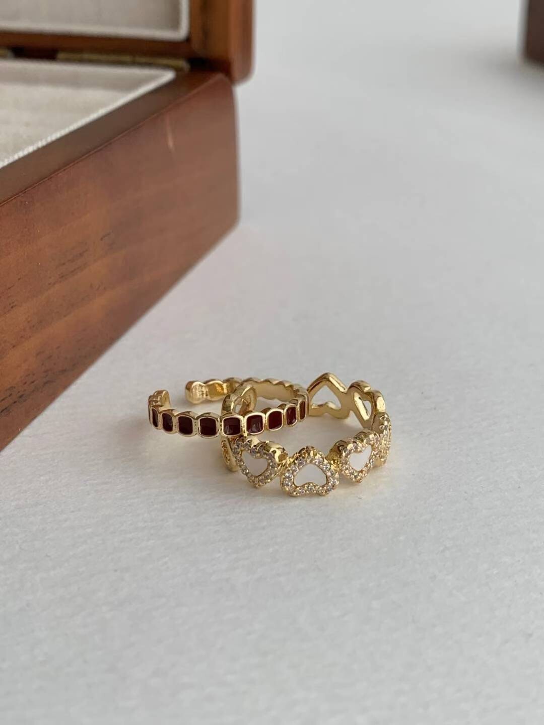 咖啡色方塊細戒+白色鏤空愛心戒指SET