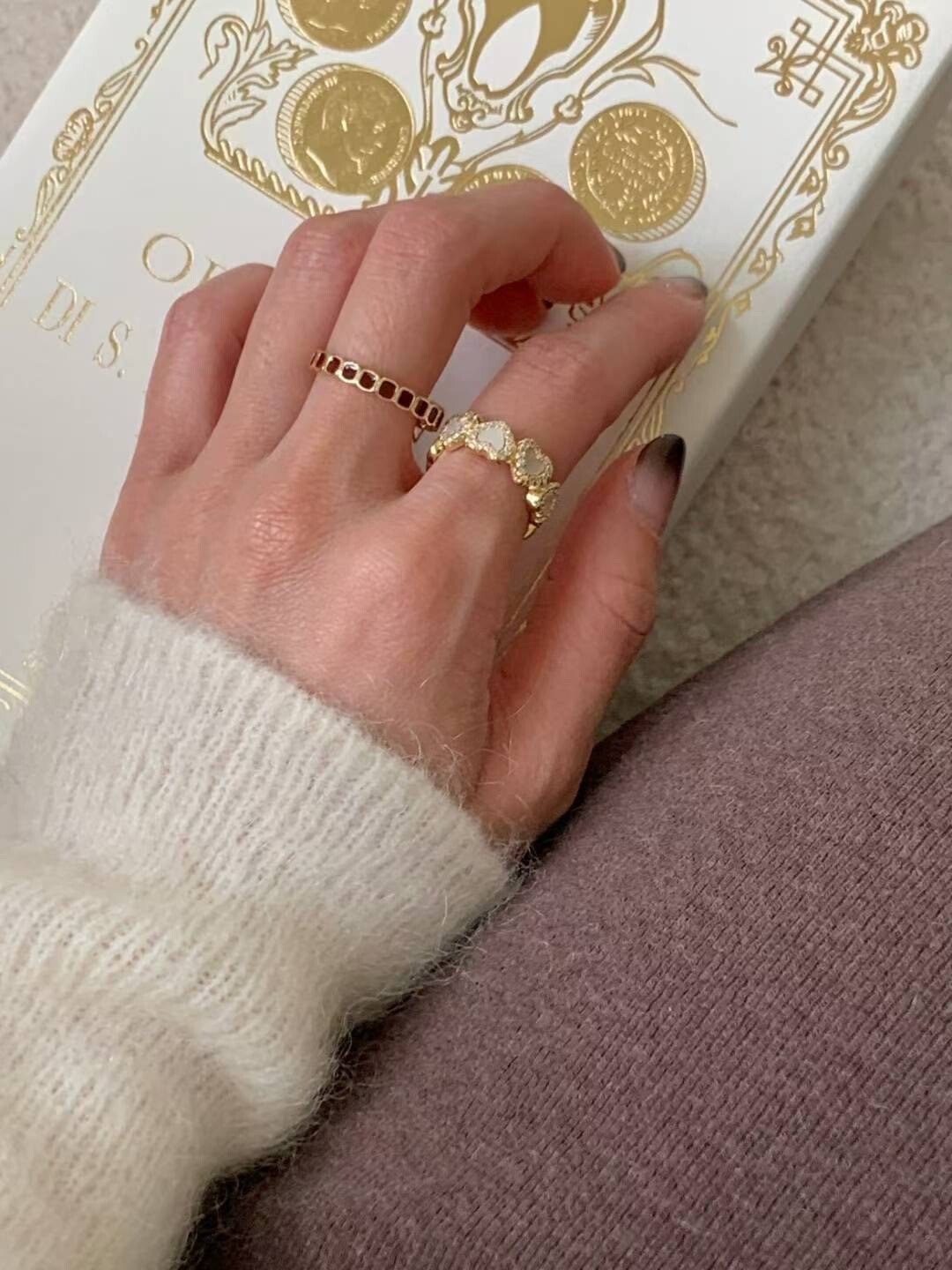 咖啡色方塊細戒+白色鏤空愛心戒指SET