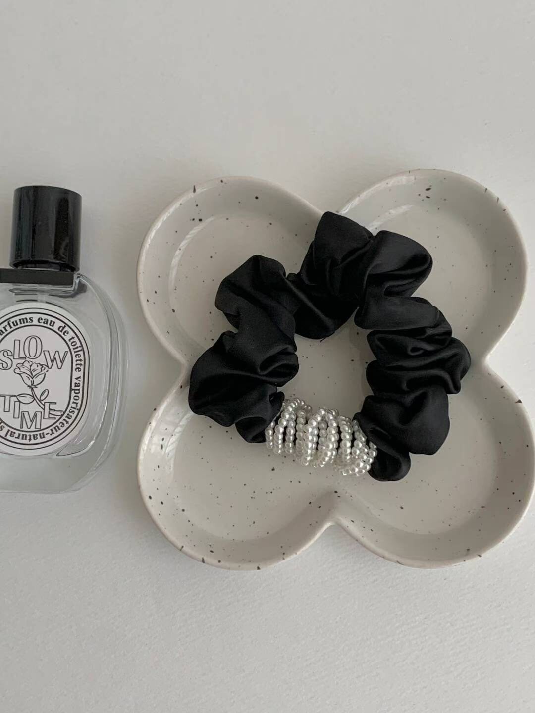 經典黑拼接纏繞感珍珠造型髮圈髮束