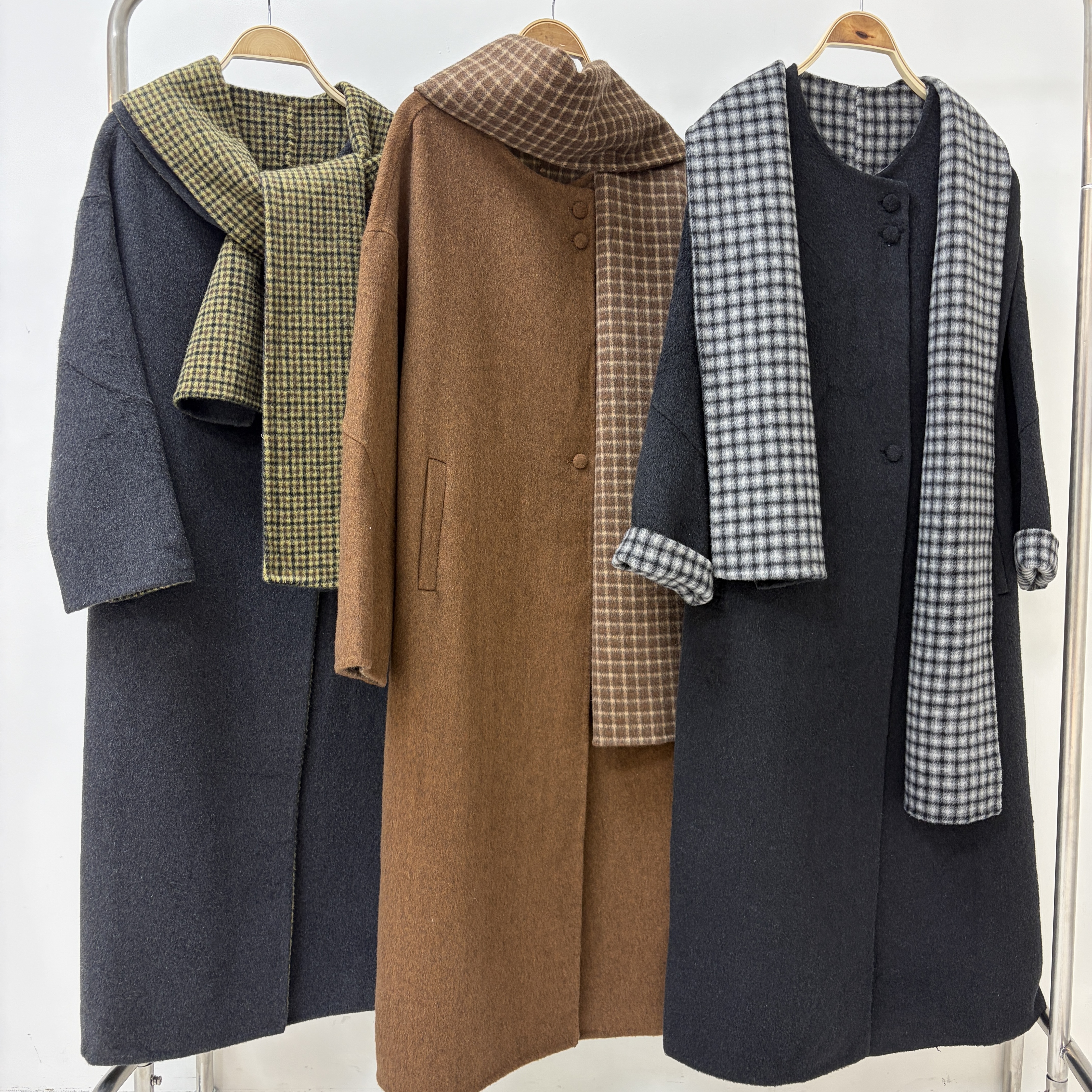 【Hoi2推介】圓領內拼格仔羊絨長褸 (附送頸巾)