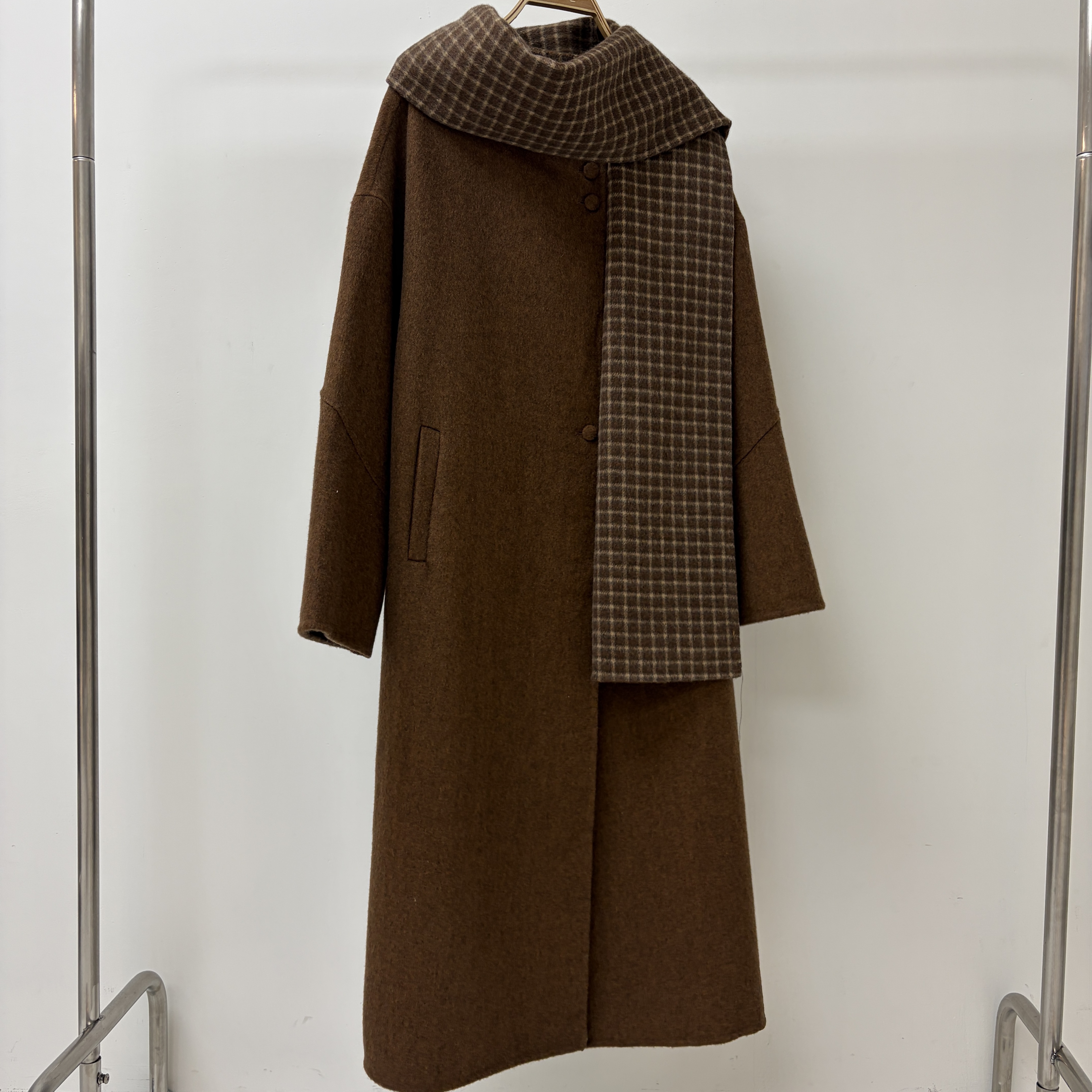 【Hoi2推介】圓領內拼格仔羊絨長褸 (附送頸巾)