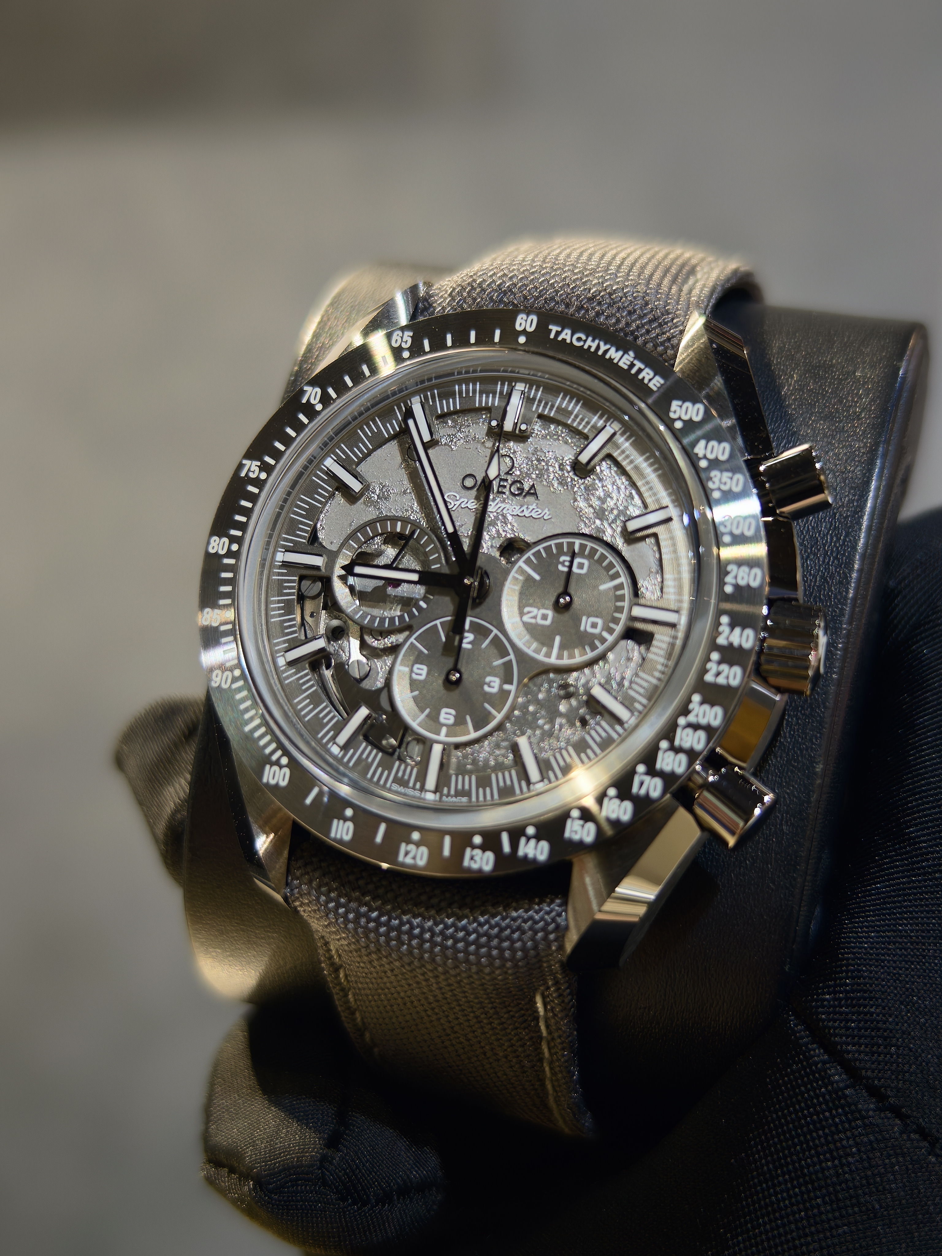 BRAND NEW OMEGA SPEEDMASTER 310.92.44.50.06.001 31092445006001 GREY SIDE OF THE MOON GREY DIAL CERAMIC ON NYLON FABRIC STRAP 44 MM
