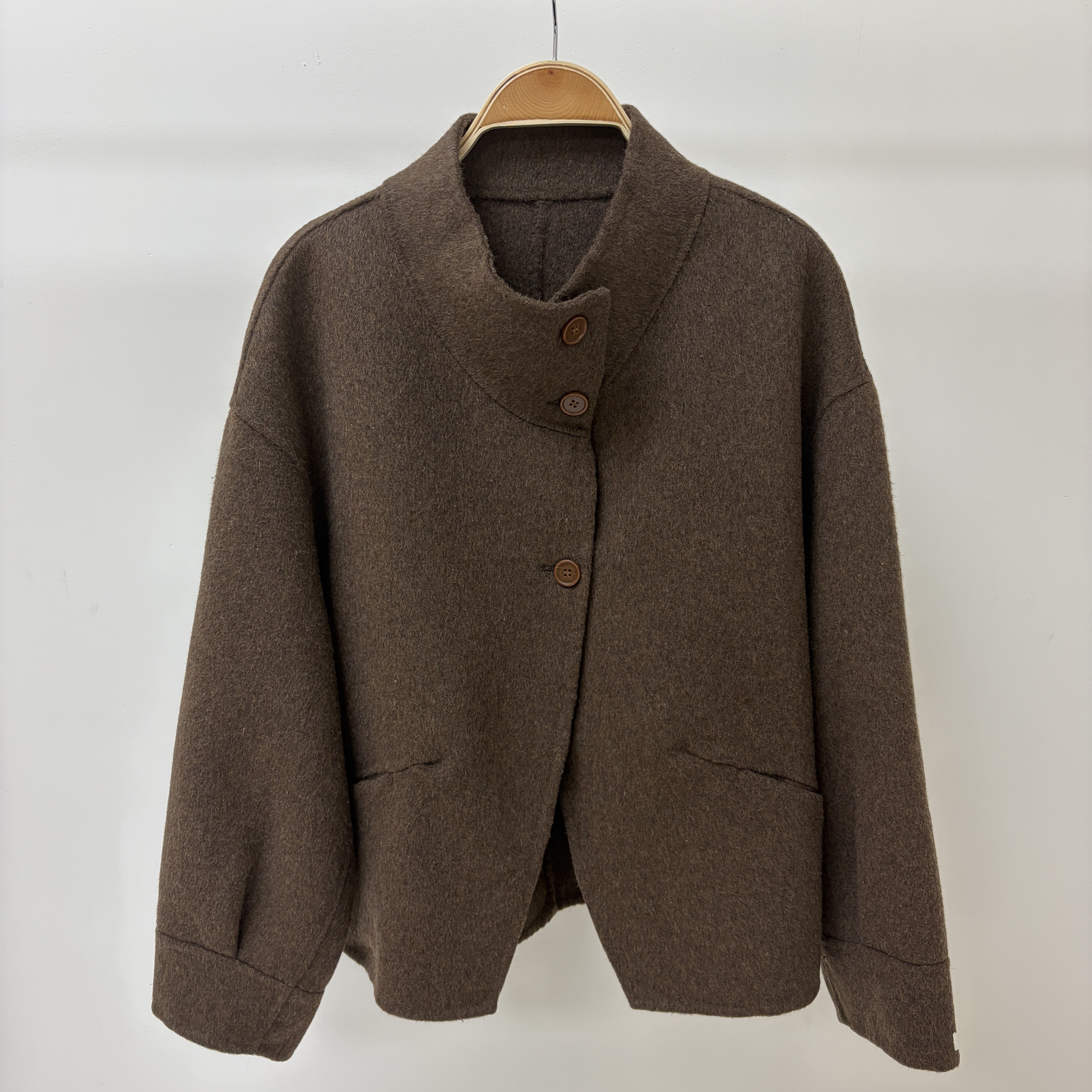 【Hoi2推介】斗蓬款羊絨短身外套