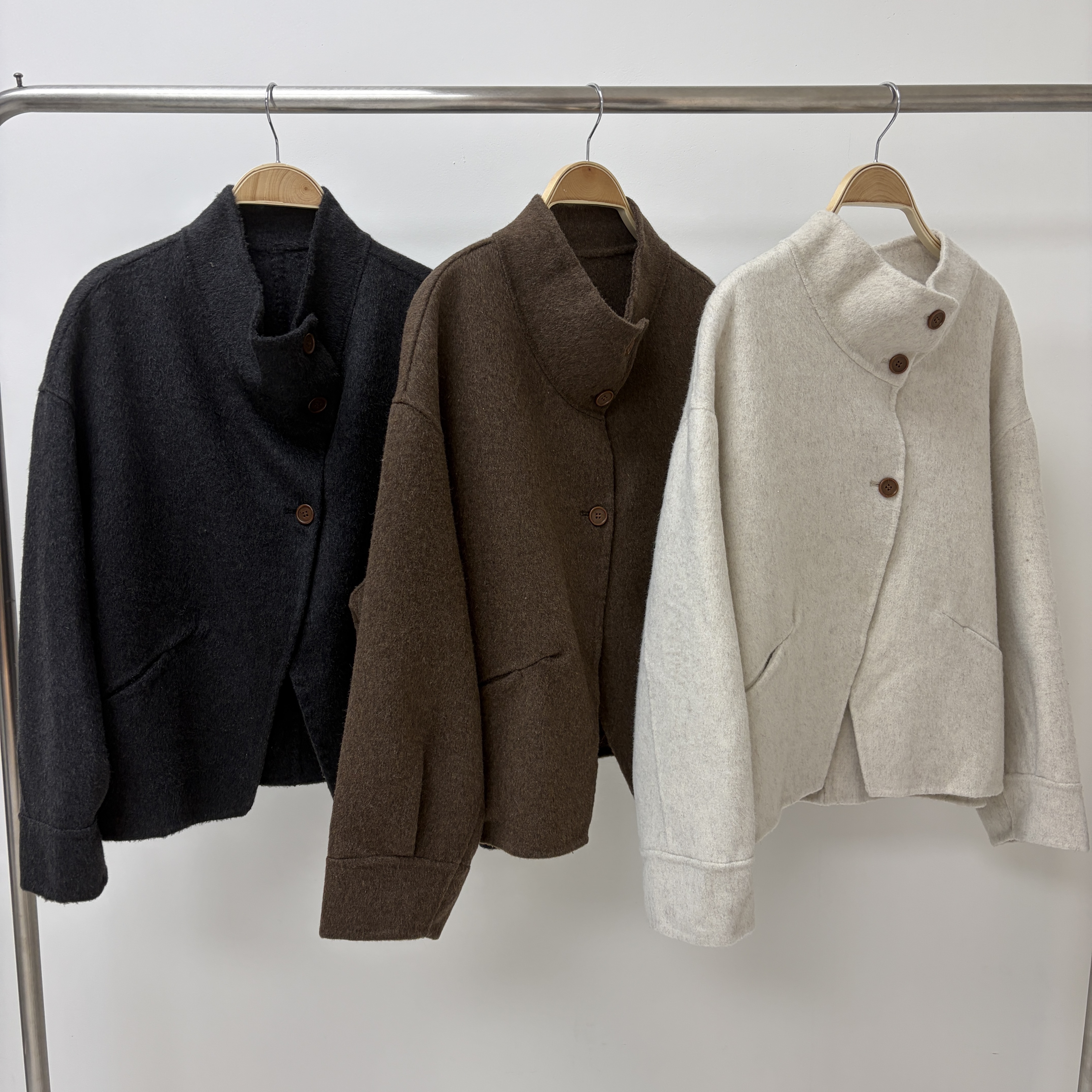 【Hoi2推介】斗蓬款羊絨短身外套