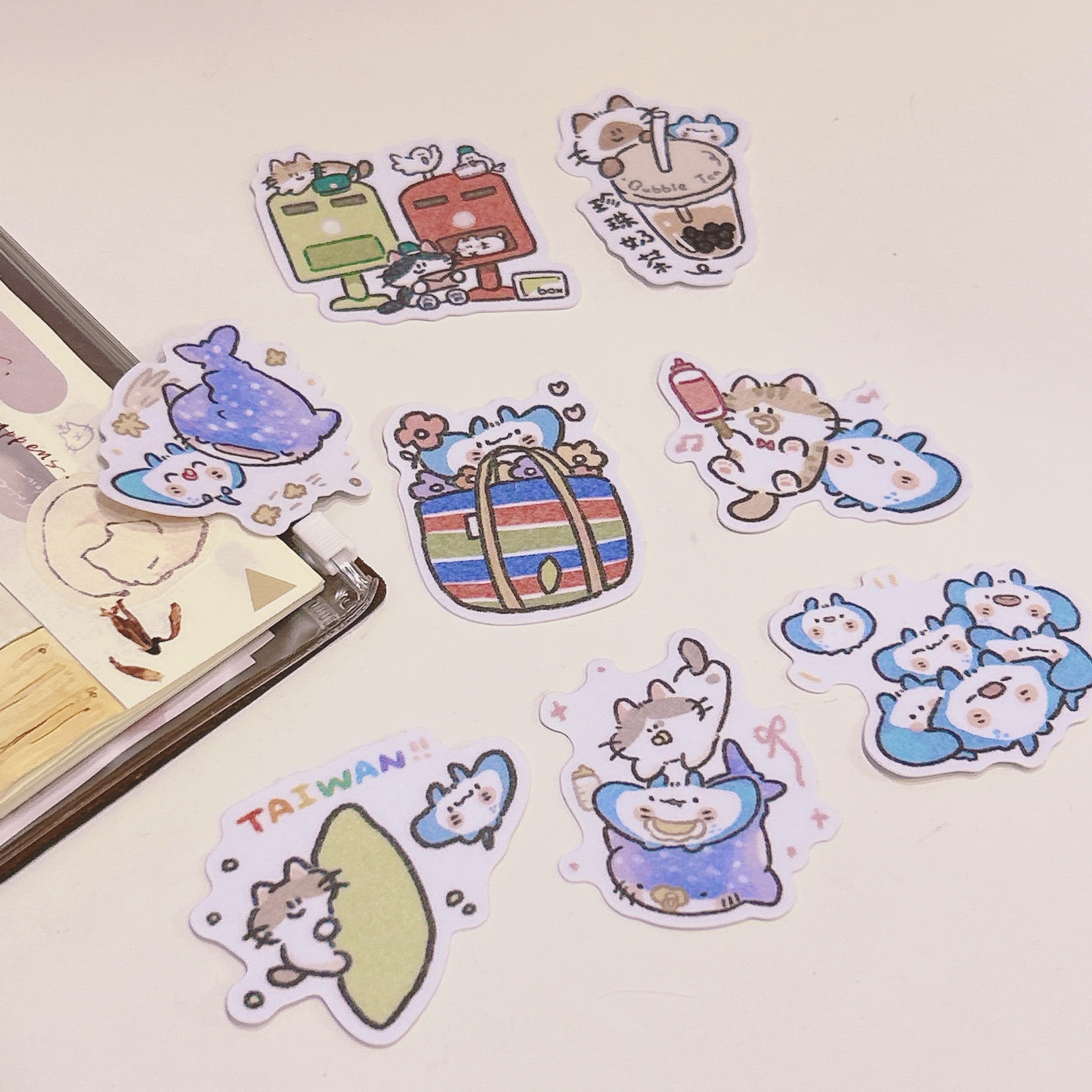 魚餅一隻熊｜寶島台灣/寶寶 防水貼紙