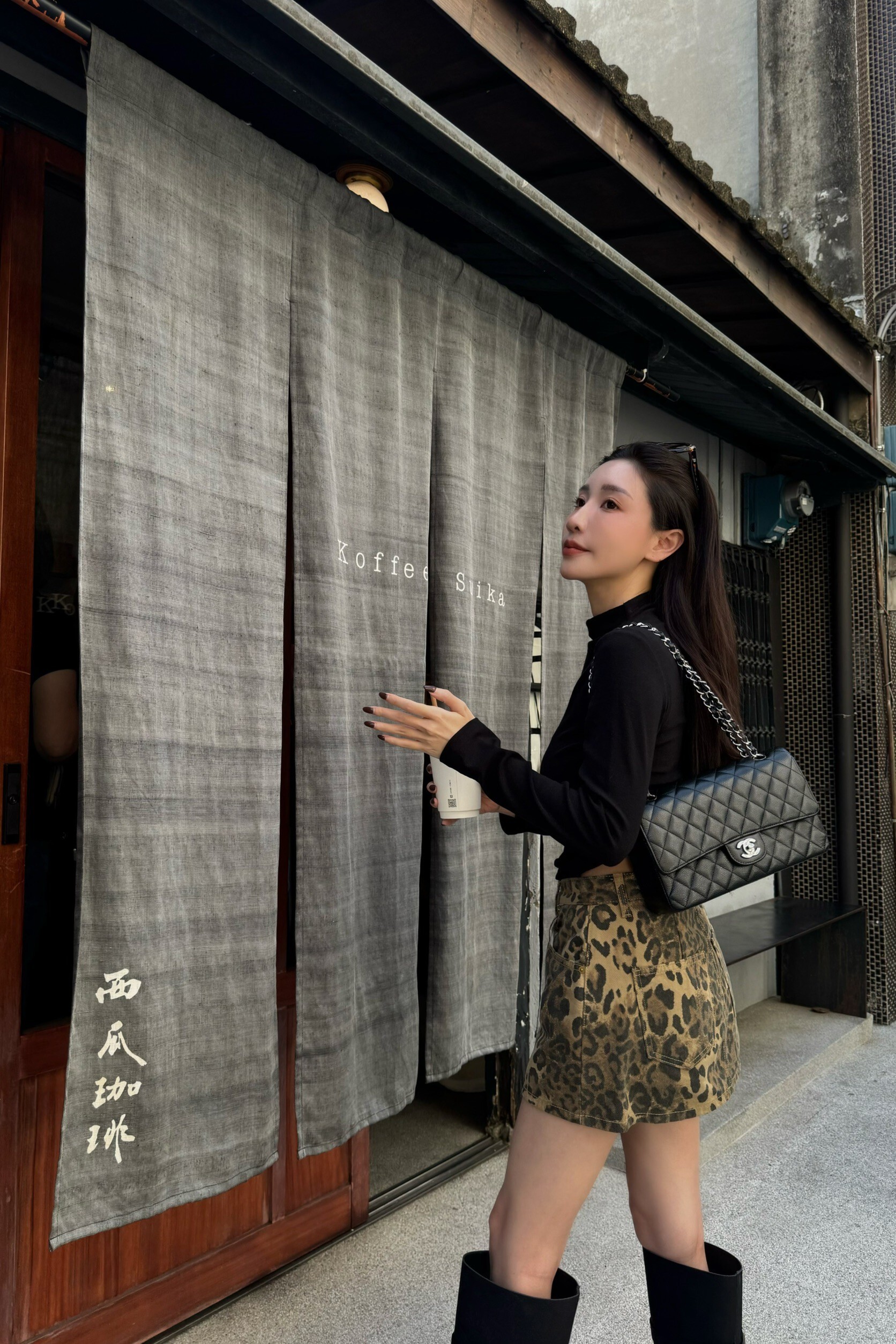 （現貨）#AE56 微高領抓皺上衣(白/黑/淺杏)