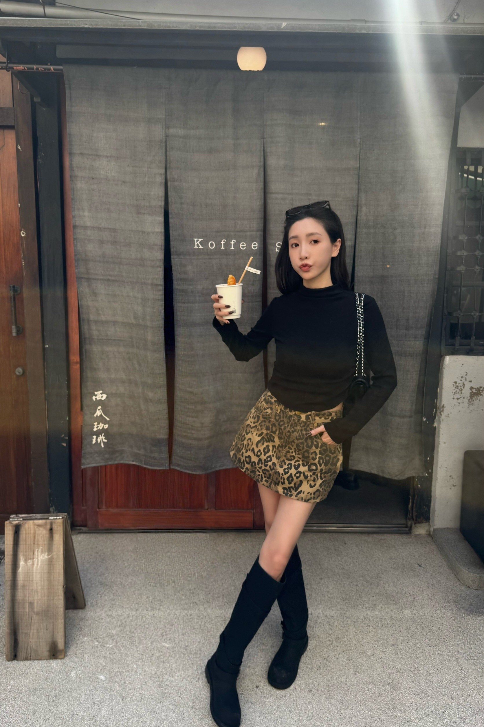 （現貨）#AE56 微高領抓皺上衣(白/黑/淺杏)