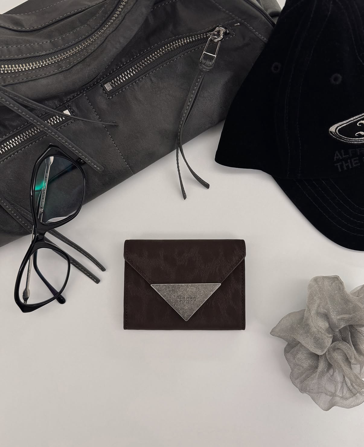 韓國🇰🇷連線 Fennec Triangle Wallet 金屬三角短夾 零錢包 皮夾 短夾 卡夾 7色(任買兩件711免運)/預購