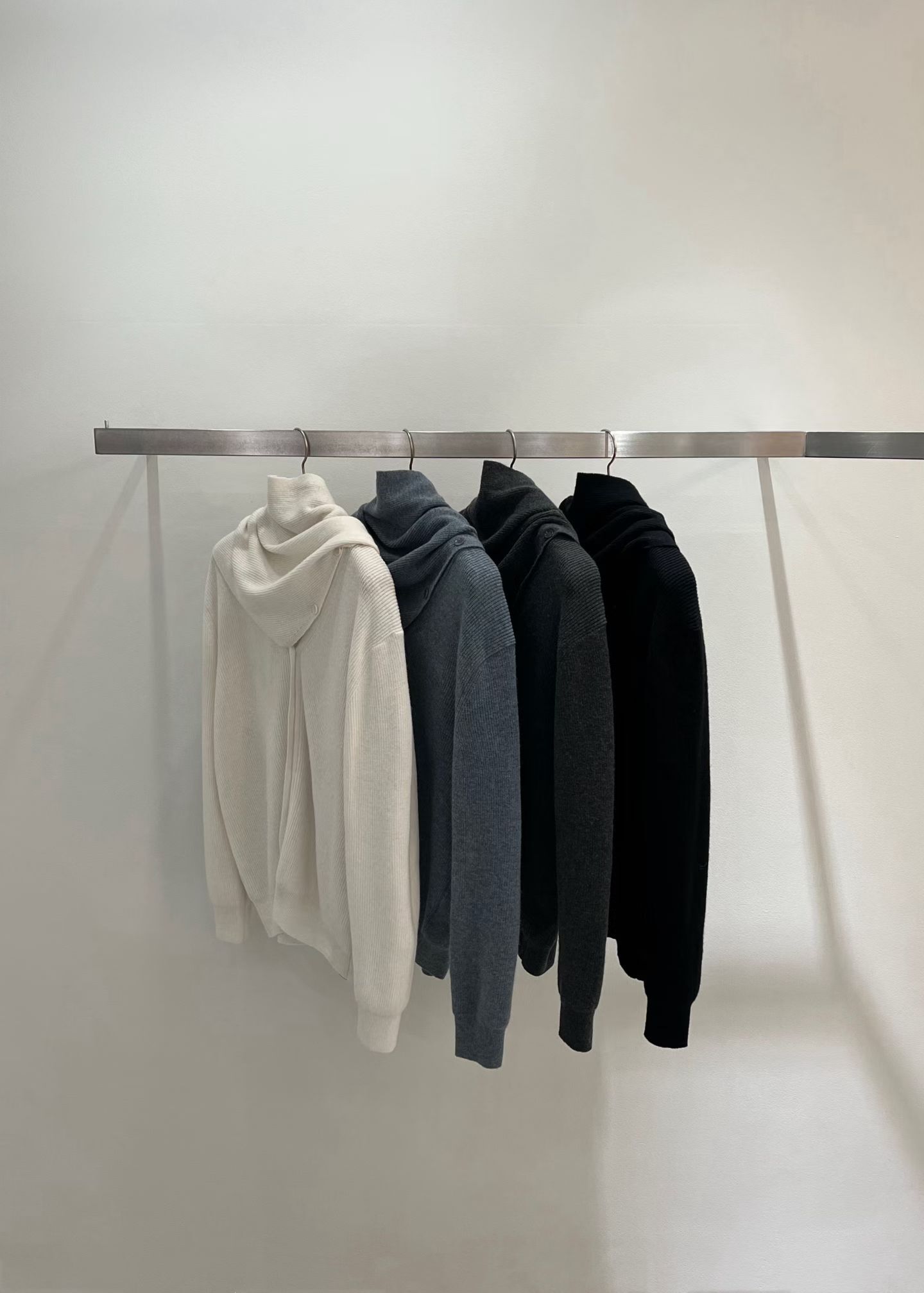 TT5209 圍巾紐扣坑紋冷衫