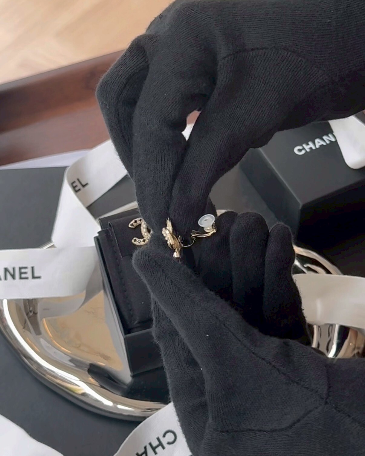 CHANEL｜黑白珍珠 夾式耳環