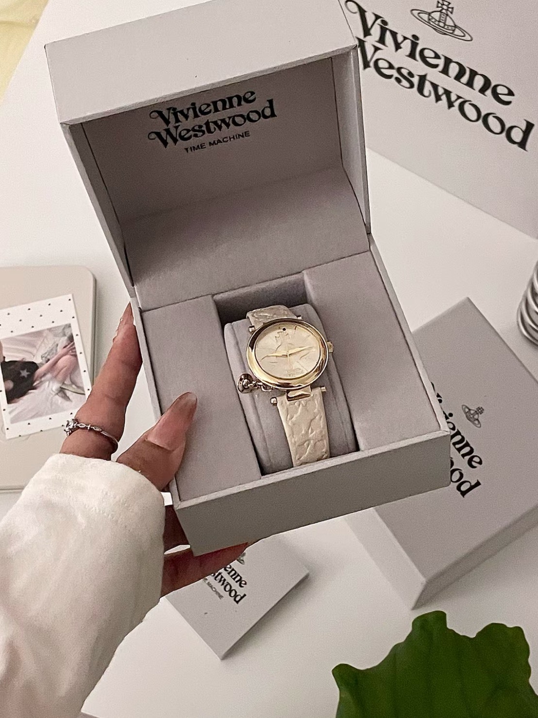 <超限量款>VIVIENNE WESTWOOD 英國金框 土星手錶 立體墜飾 三色