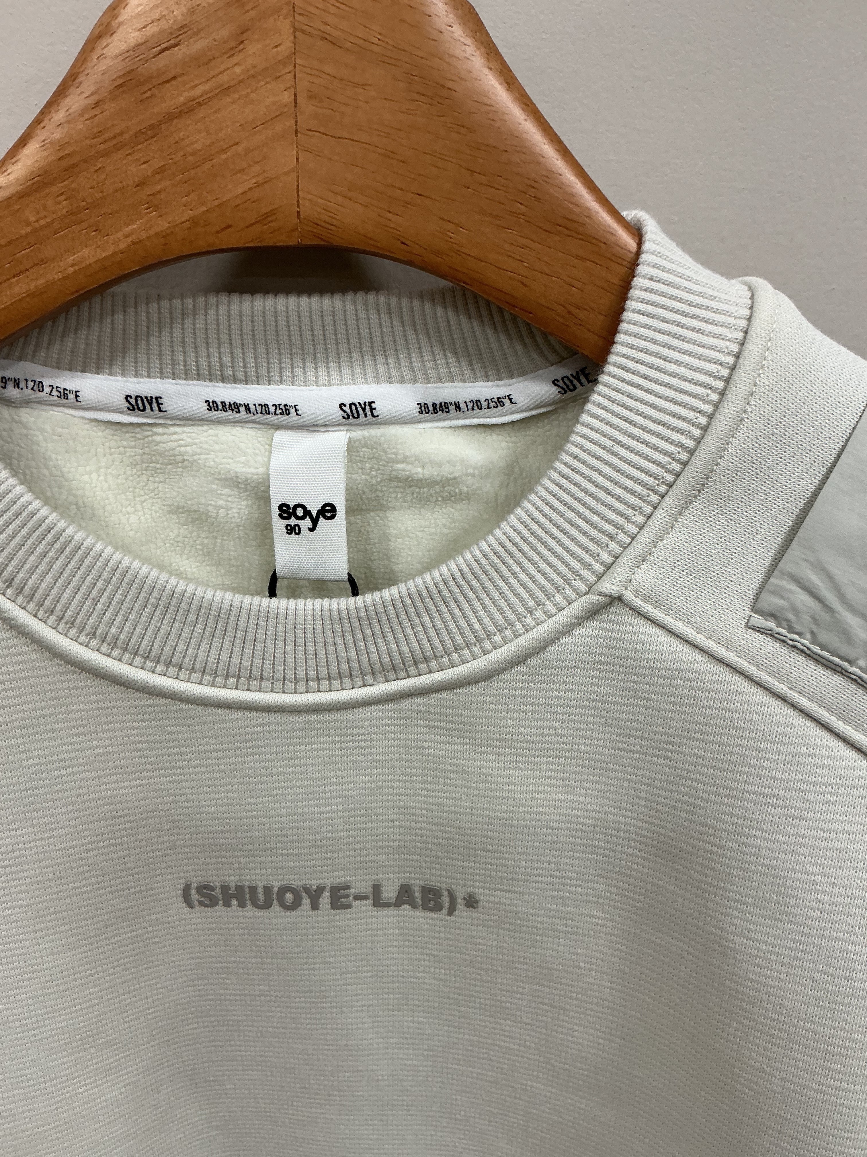 A03487設計師品牌側拉鍊大學T