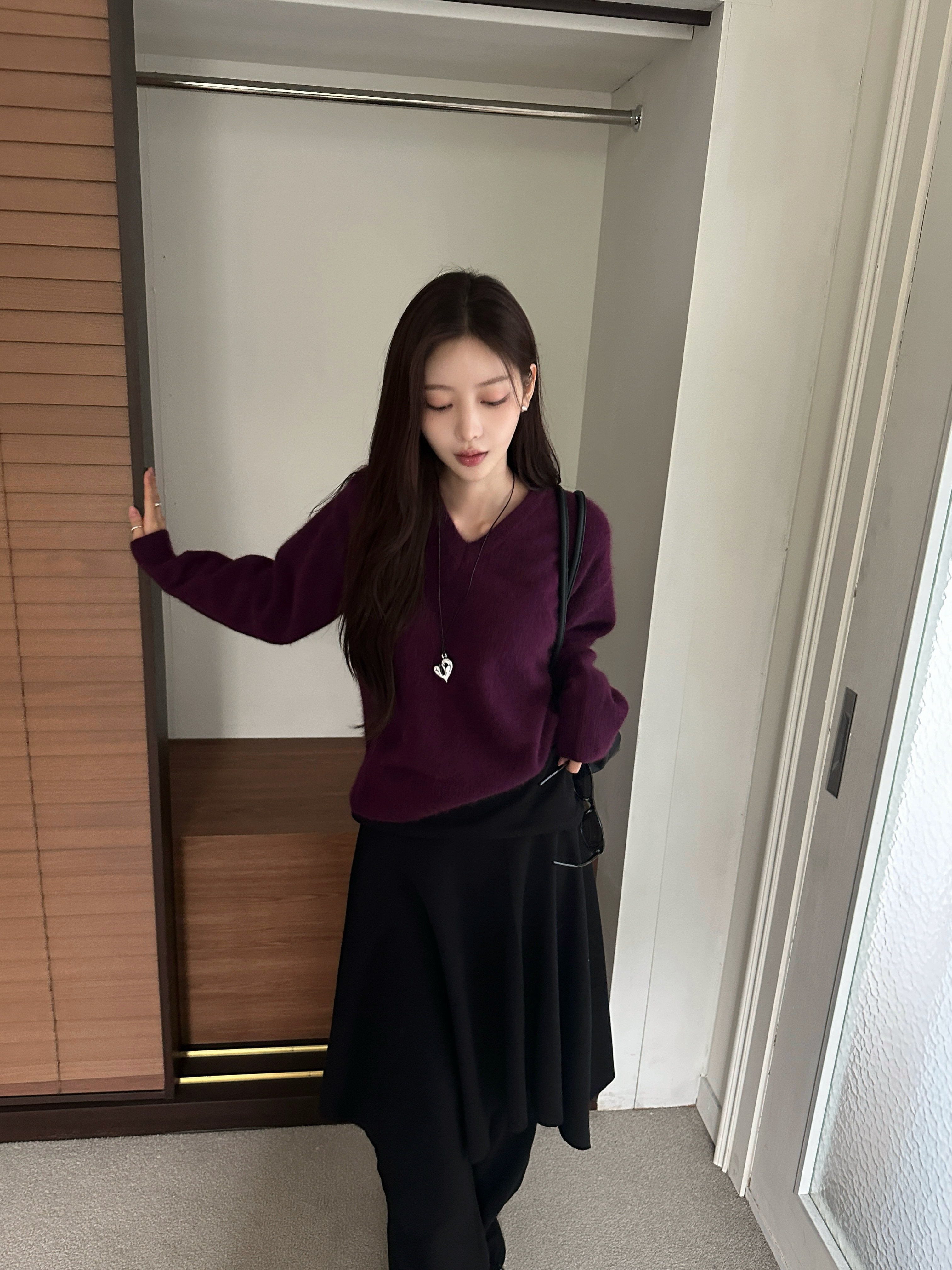 【現貨】D11 Wool 柔軟親膚V領毛衣 (紫)