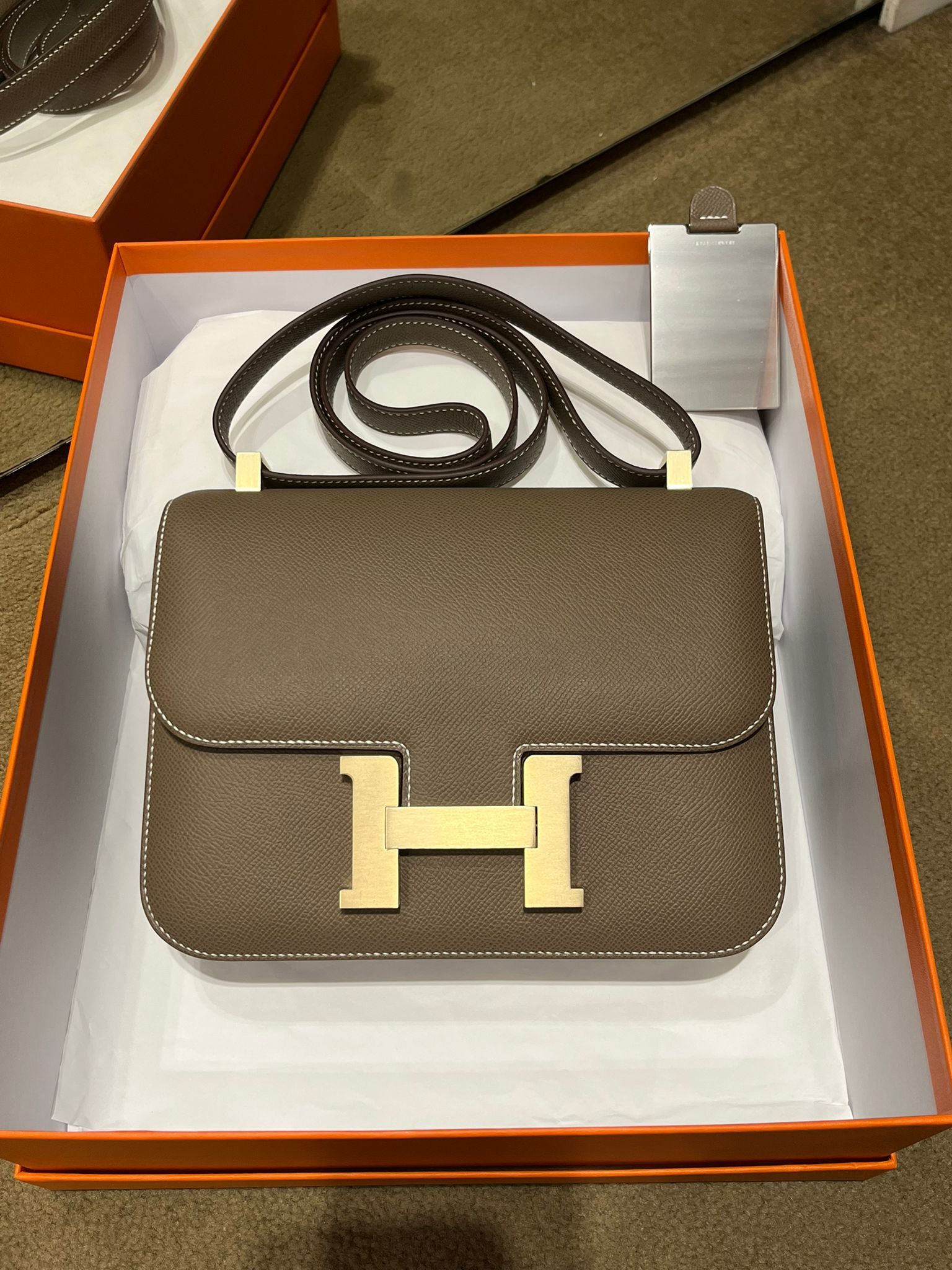 Constance 24 18 etoupe cu 拉絲淡金扣 epsom K