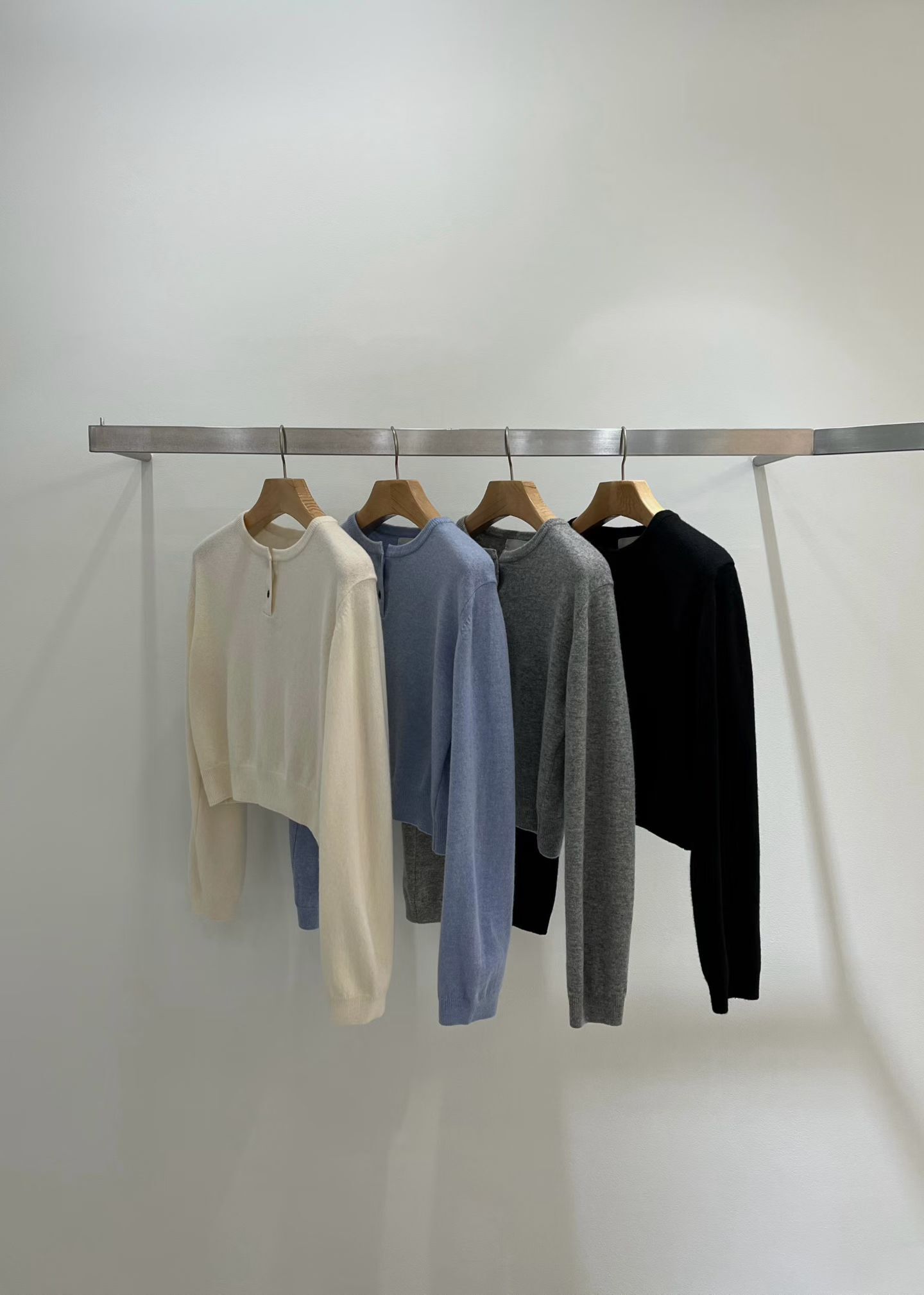 TT5224 鈕扣短版羊毛針織上衣