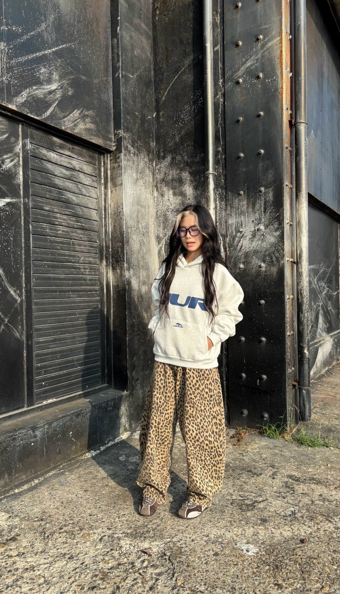 AUR 刺繡寬短版帽Tee (2colors)