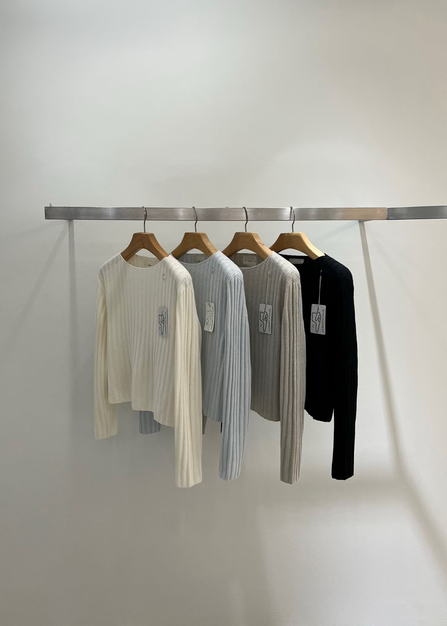 TT5242 Cashmere坑紋短版上衣