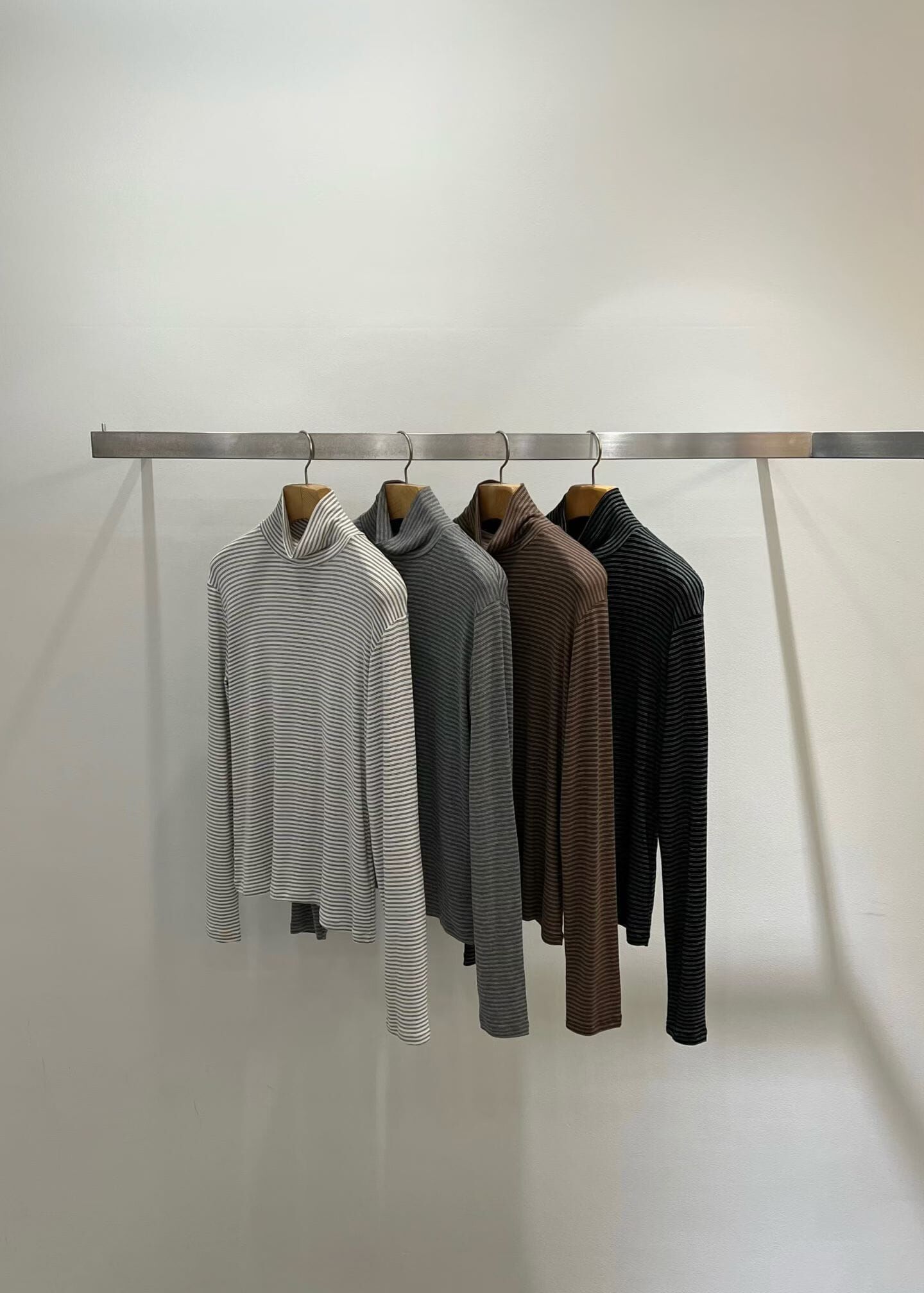 TT5250 細條紋高領上衣