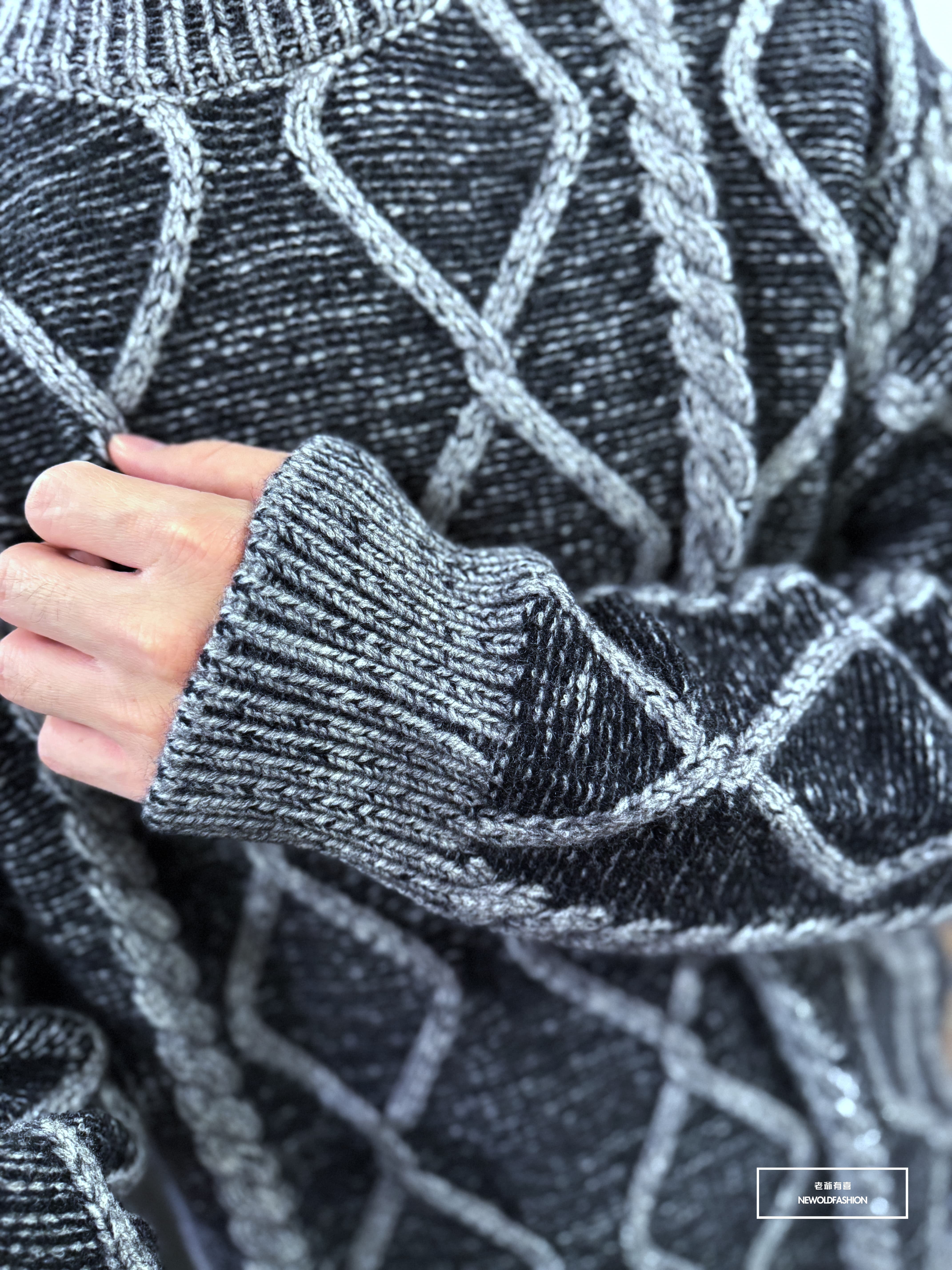 『新款上市』重磅對比撞色麻花針織毛衣(NOF25102535)-黑