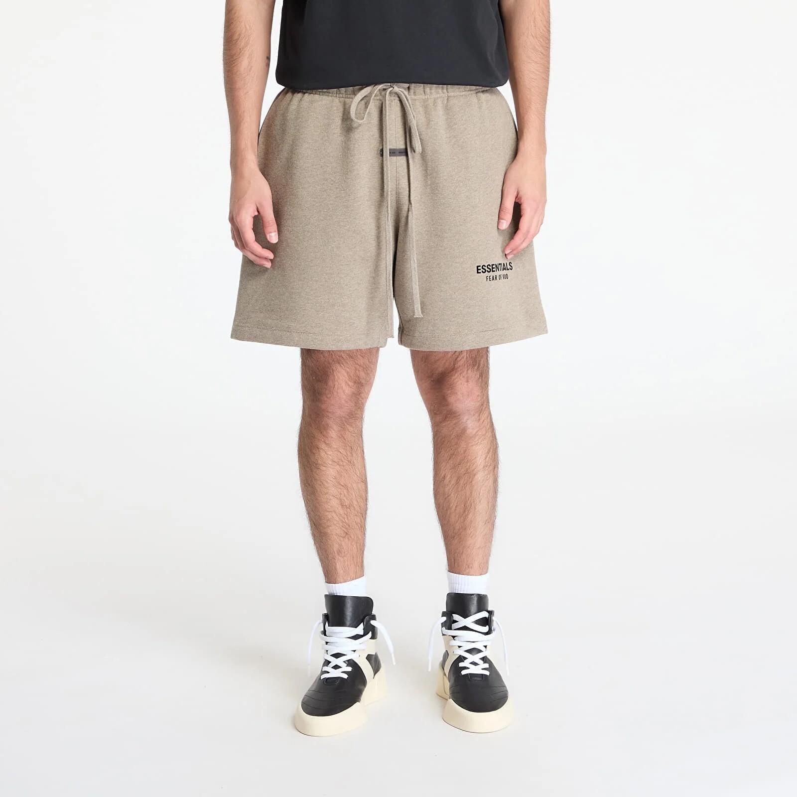 <現貨>Essentials 經典"燕麥"短褲-160AS252001F