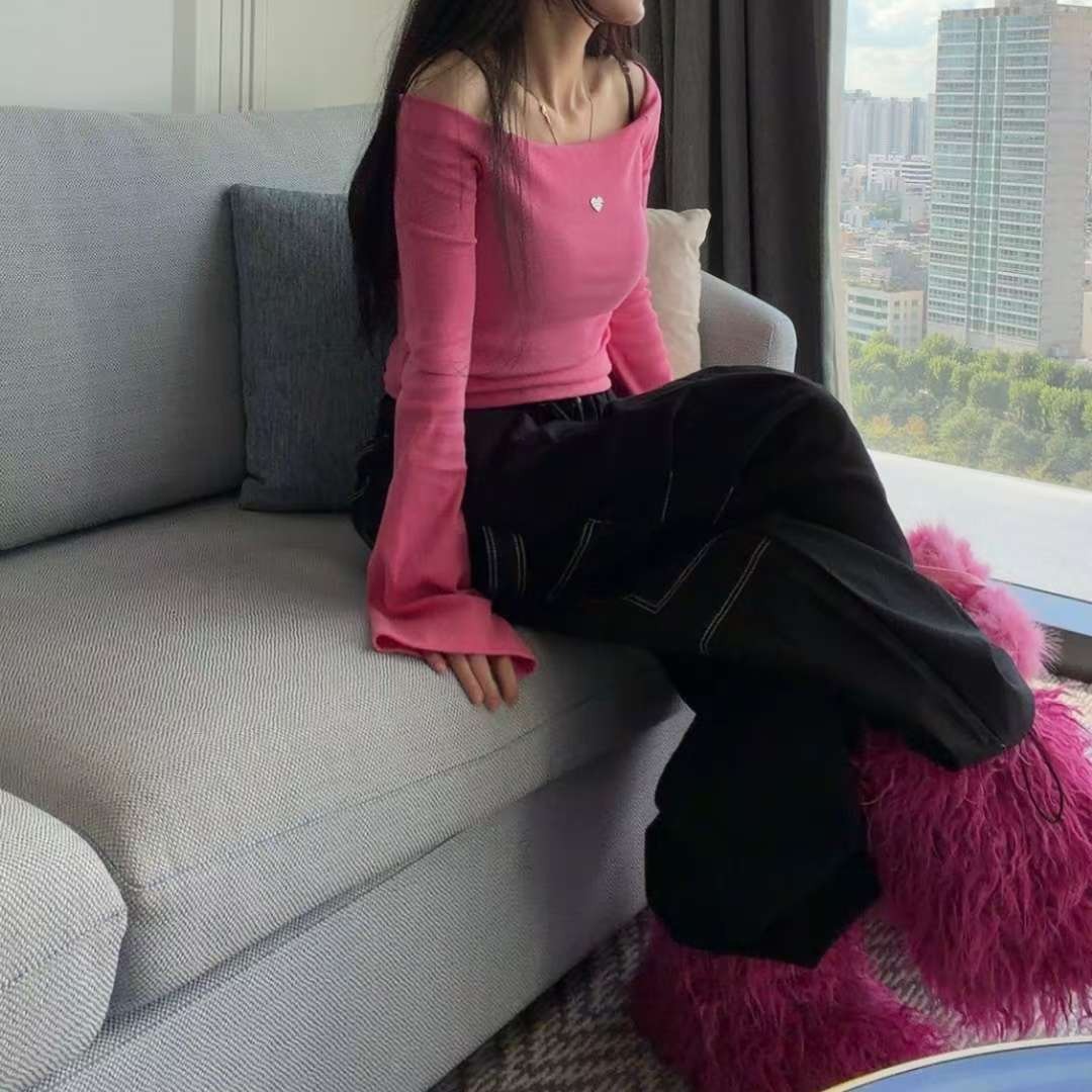 露肩愛心小標喇叭袖上衣