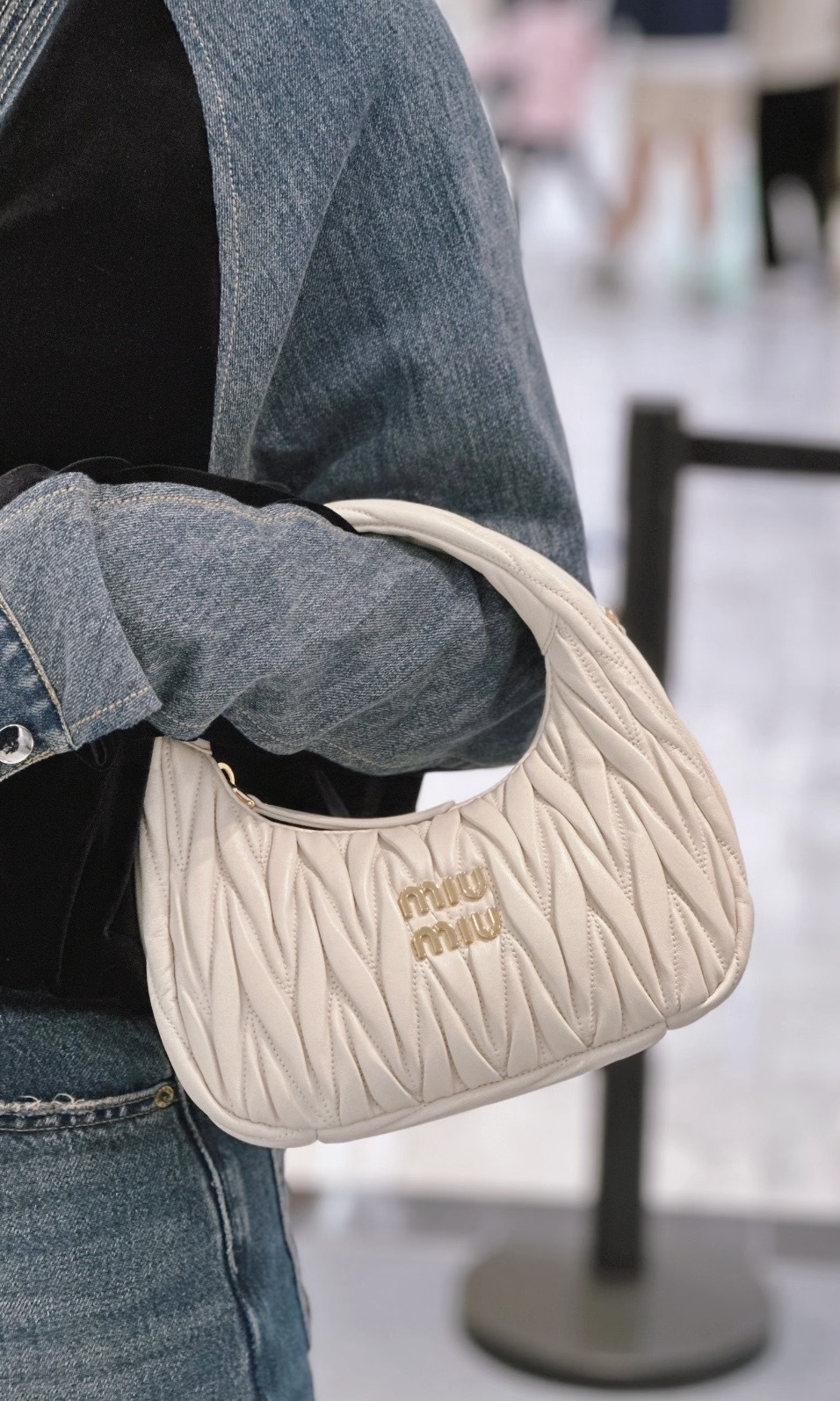 MIU MIU Wander系列 Hobo包腋下包