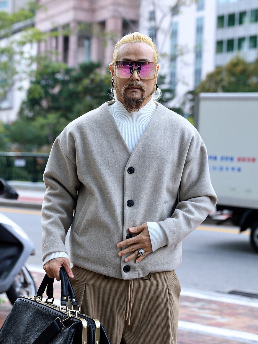 羊毛V領短開襟衫