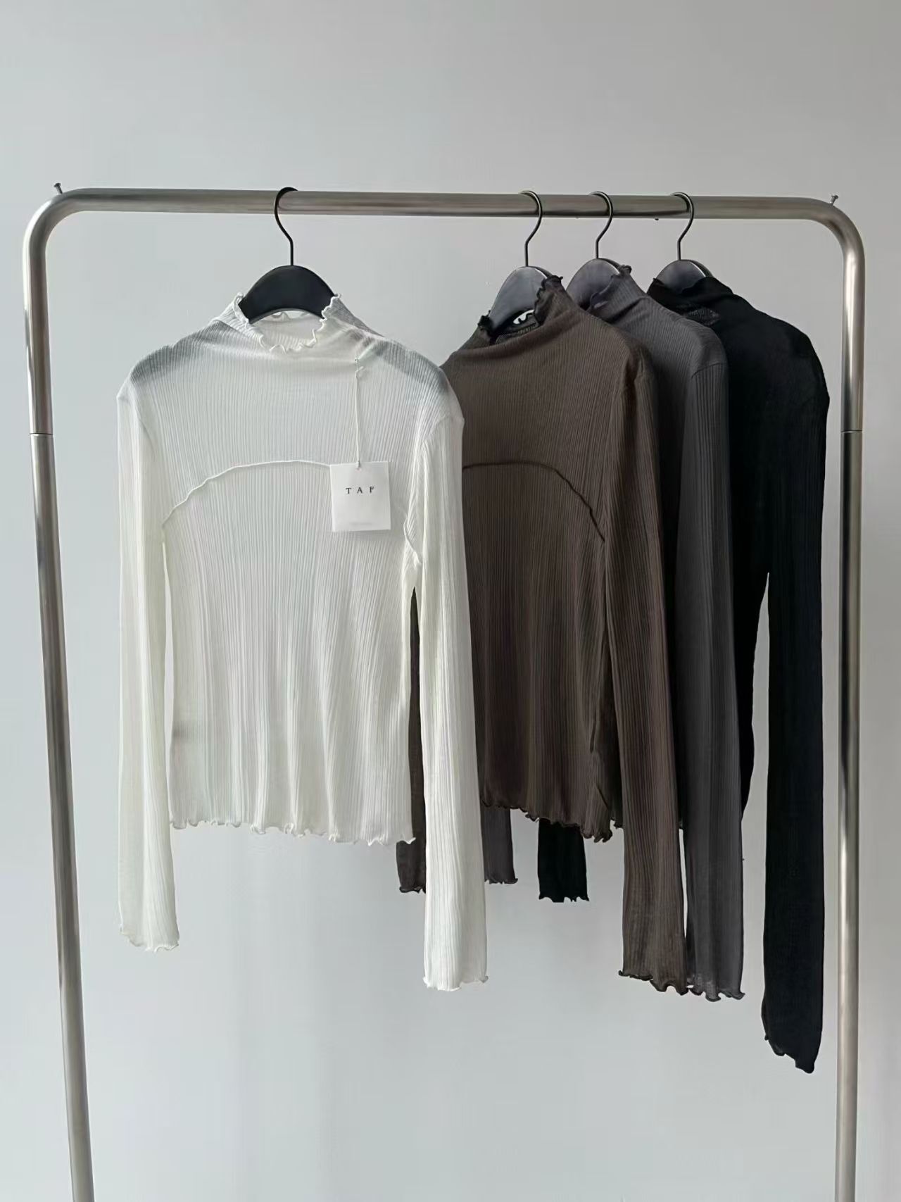 TF5234 木耳邊弧線打底上衣