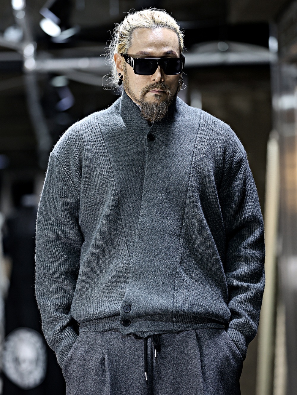 寬領針織開襟衫