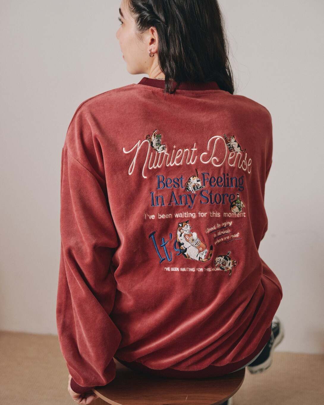 【POWER TO THE PEOPLE】Nutrient Dense貓咪酒瓶大學TEE