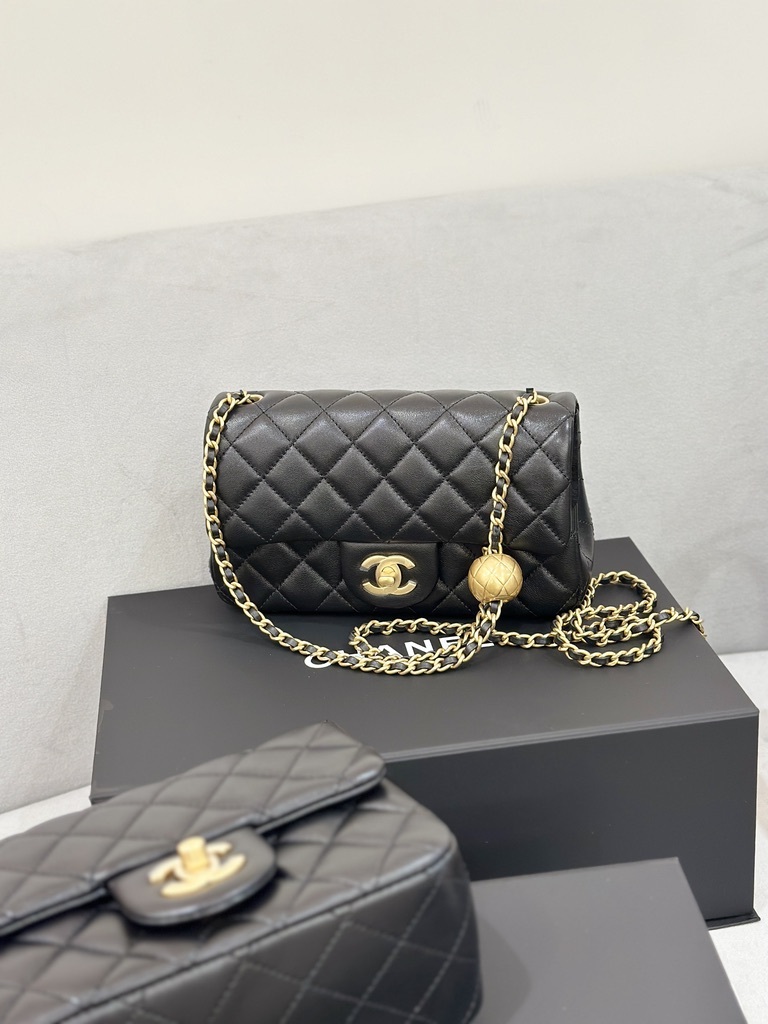 CHANEL Classic Mini Flap Bag 20cm 金球 black ghw lambskin AS1787