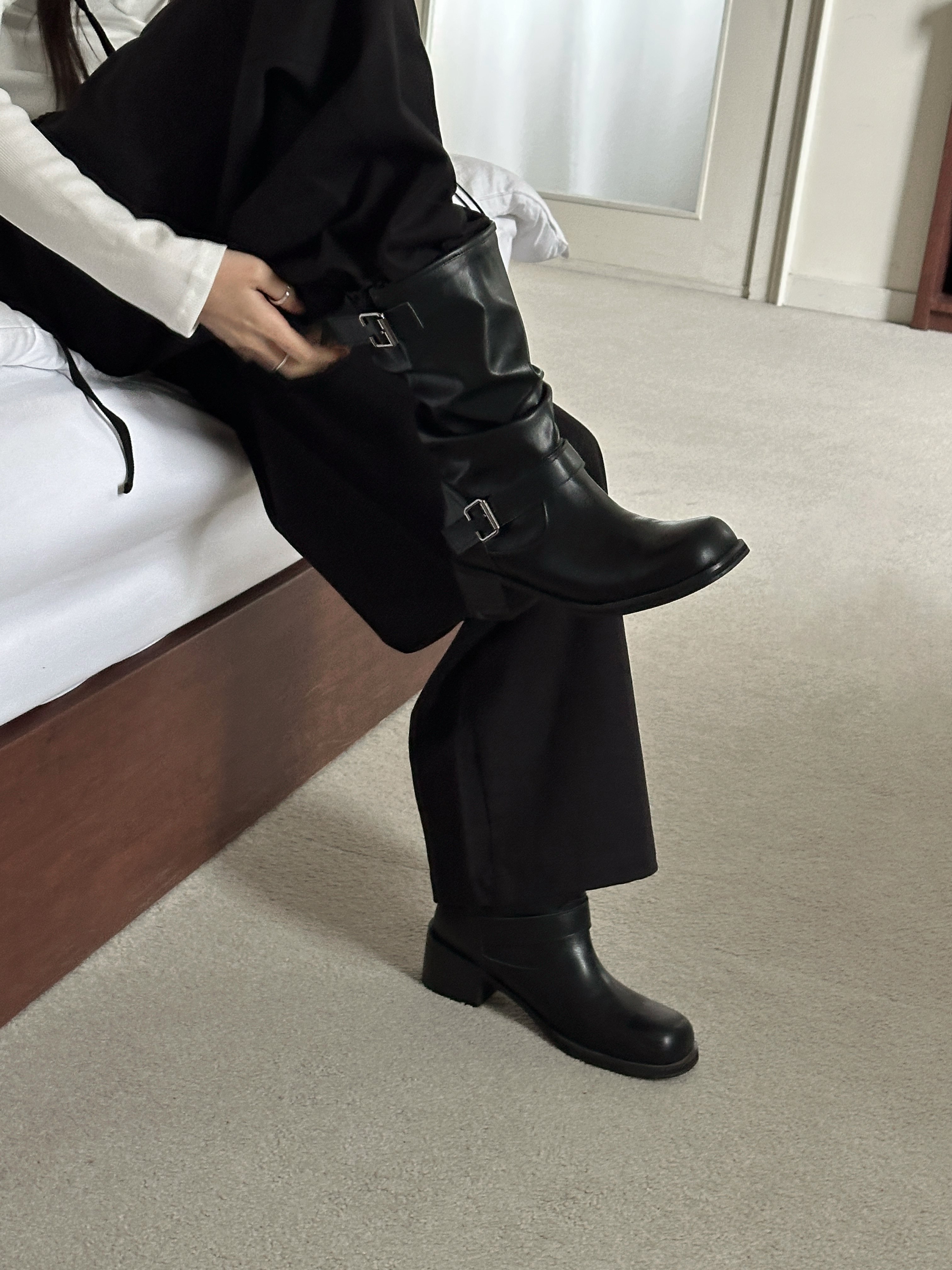 【現貨】D32 激推! 微皺中筒靴