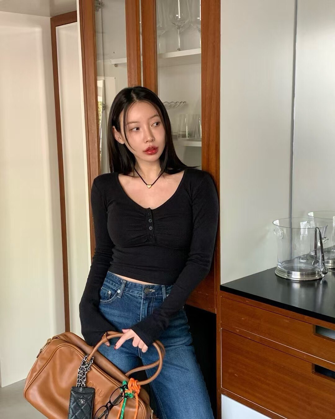 抓褶低領釦子長袖T