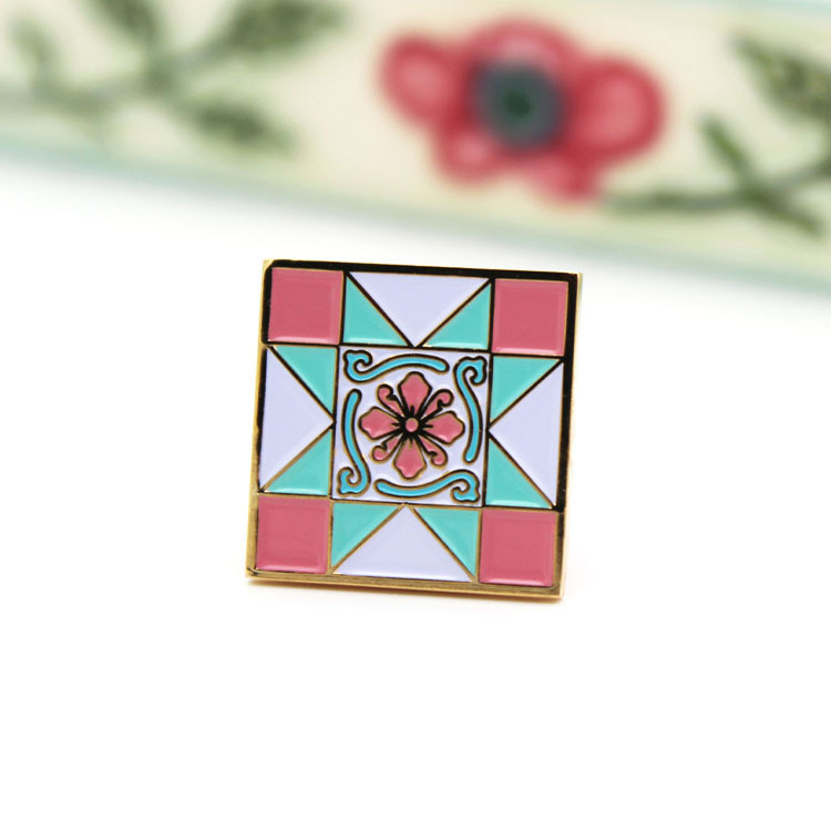 台灣花磚胸章｜秋菊高潔