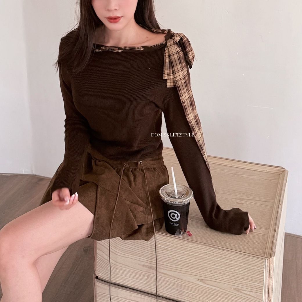 【格紋設計肩帶】DOMISS顯瘦針織上衣 甜辣學院感 顯瘦毛衣 長袖上衣(現貨)