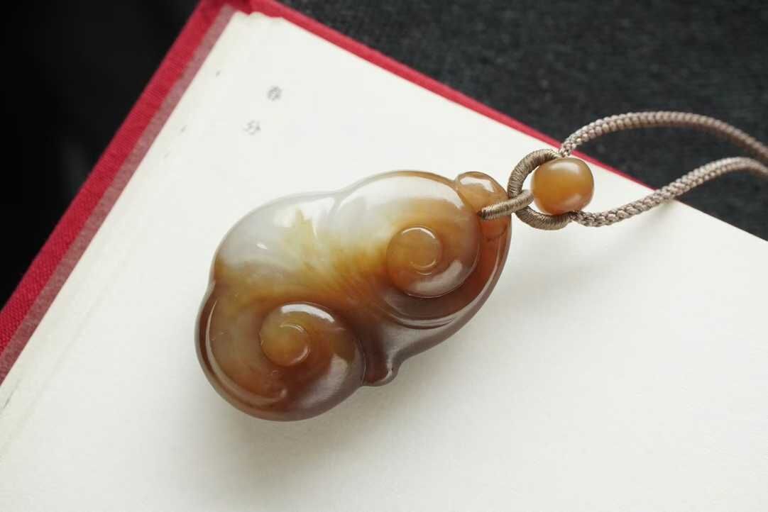 11548 和田玉且末老坑糖白料如意掛件