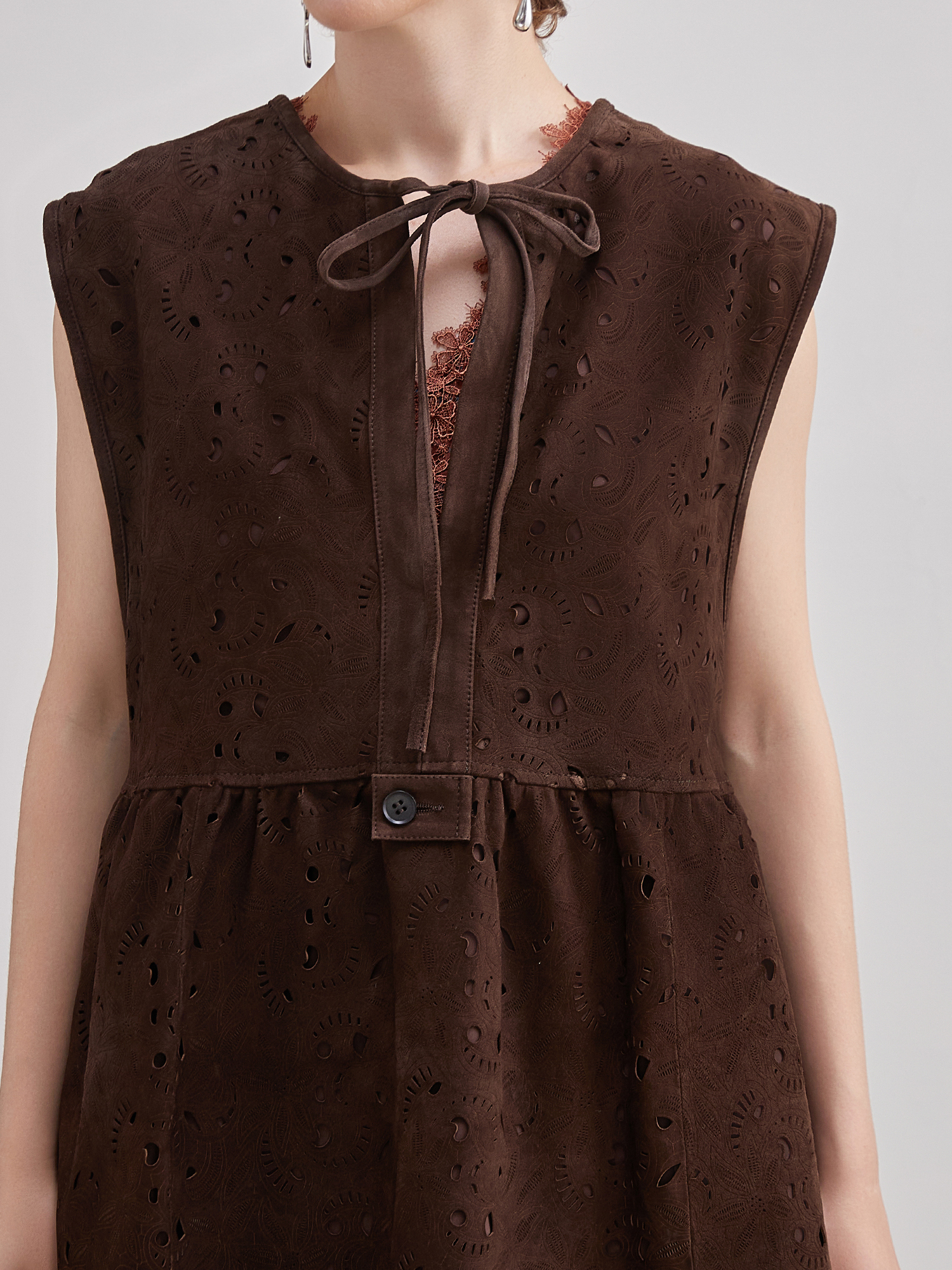 mi-tu 鏤空羊皮背心裙