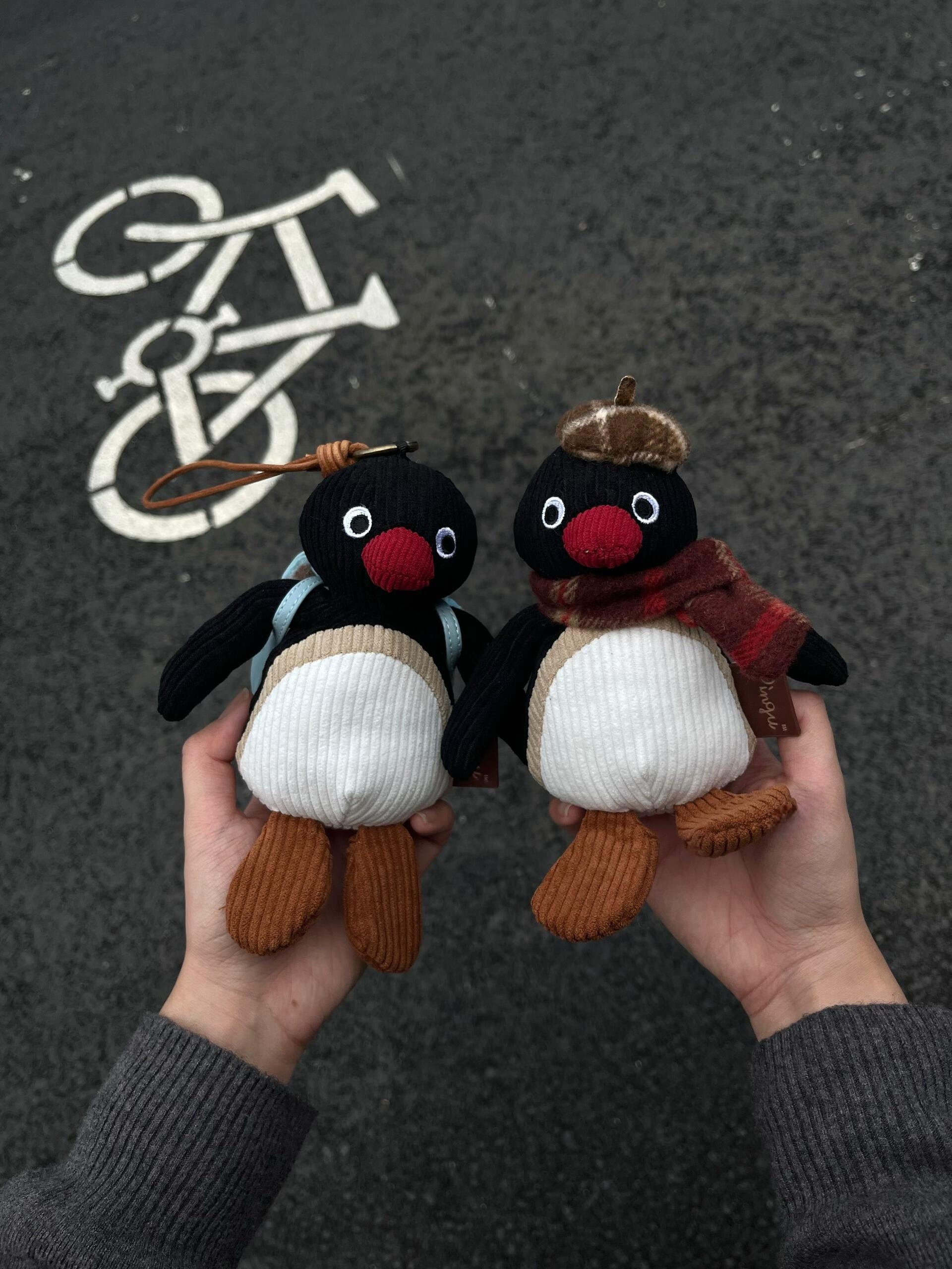 PINGU 企鵝家族 正版授權 45週年限定 冬日復古系列 燈芯絨 毛絨吊飾 鑰匙圈 4款(任買兩件711免運)/現貨