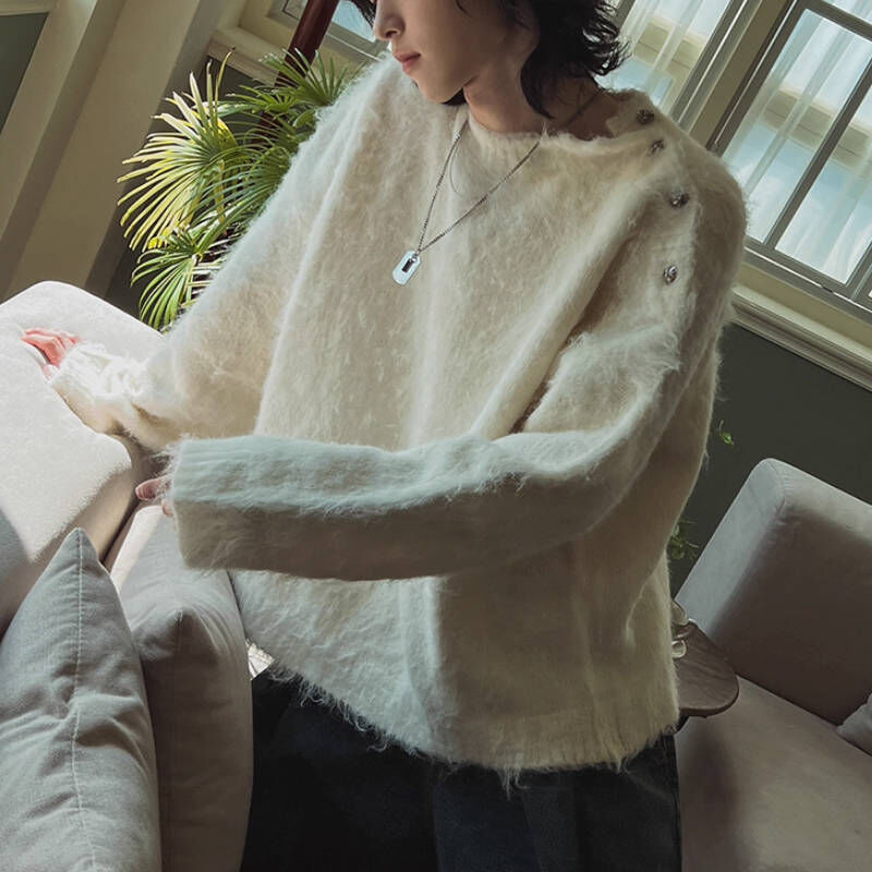 韓系毛茸茸一隻熊, 斜扣針織毛衣