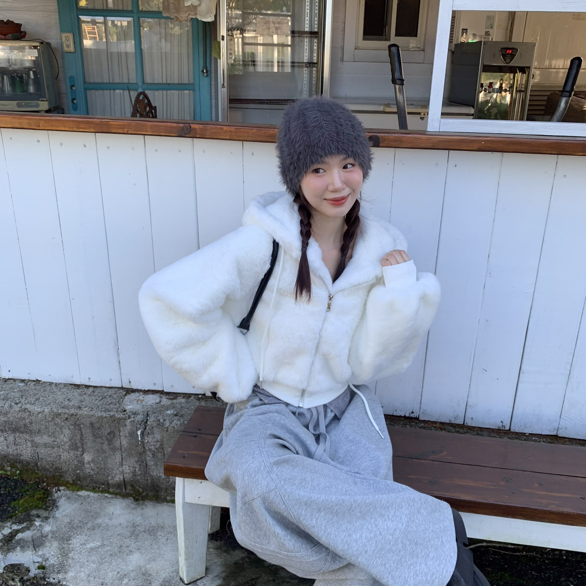 ISA_暖暖惹人愛! 毛絨絨泰迪短版連帽外套_51059