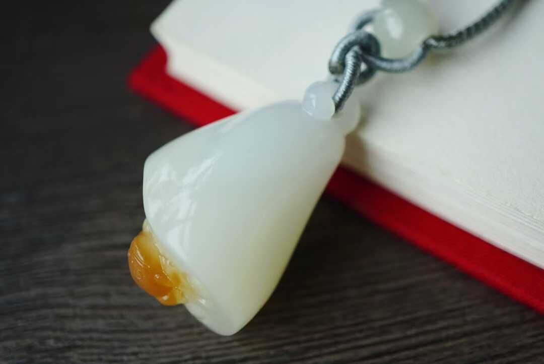 115411 和田玉呱呱來財掛件