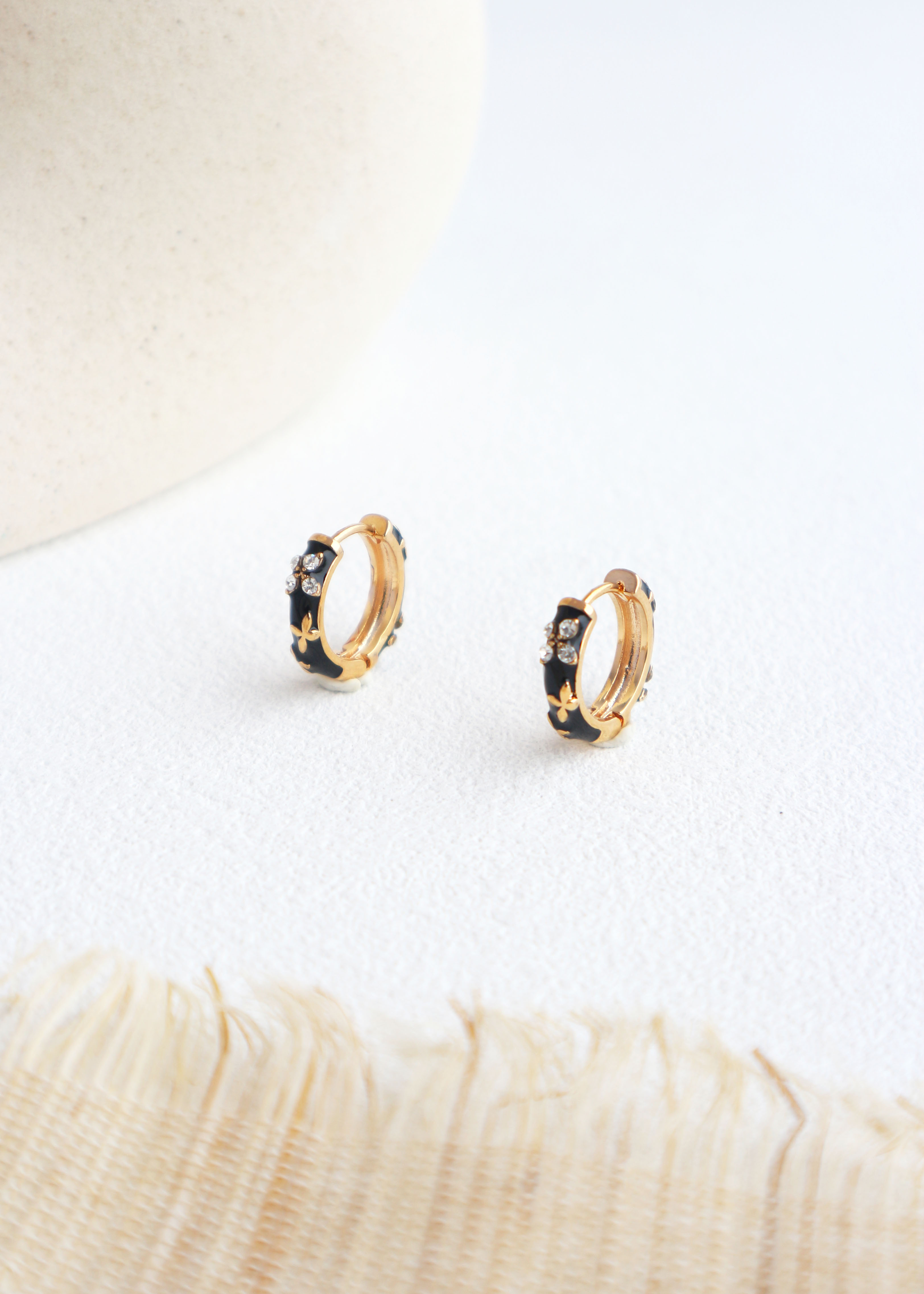 小花鑽黑色珐瑯耳圈