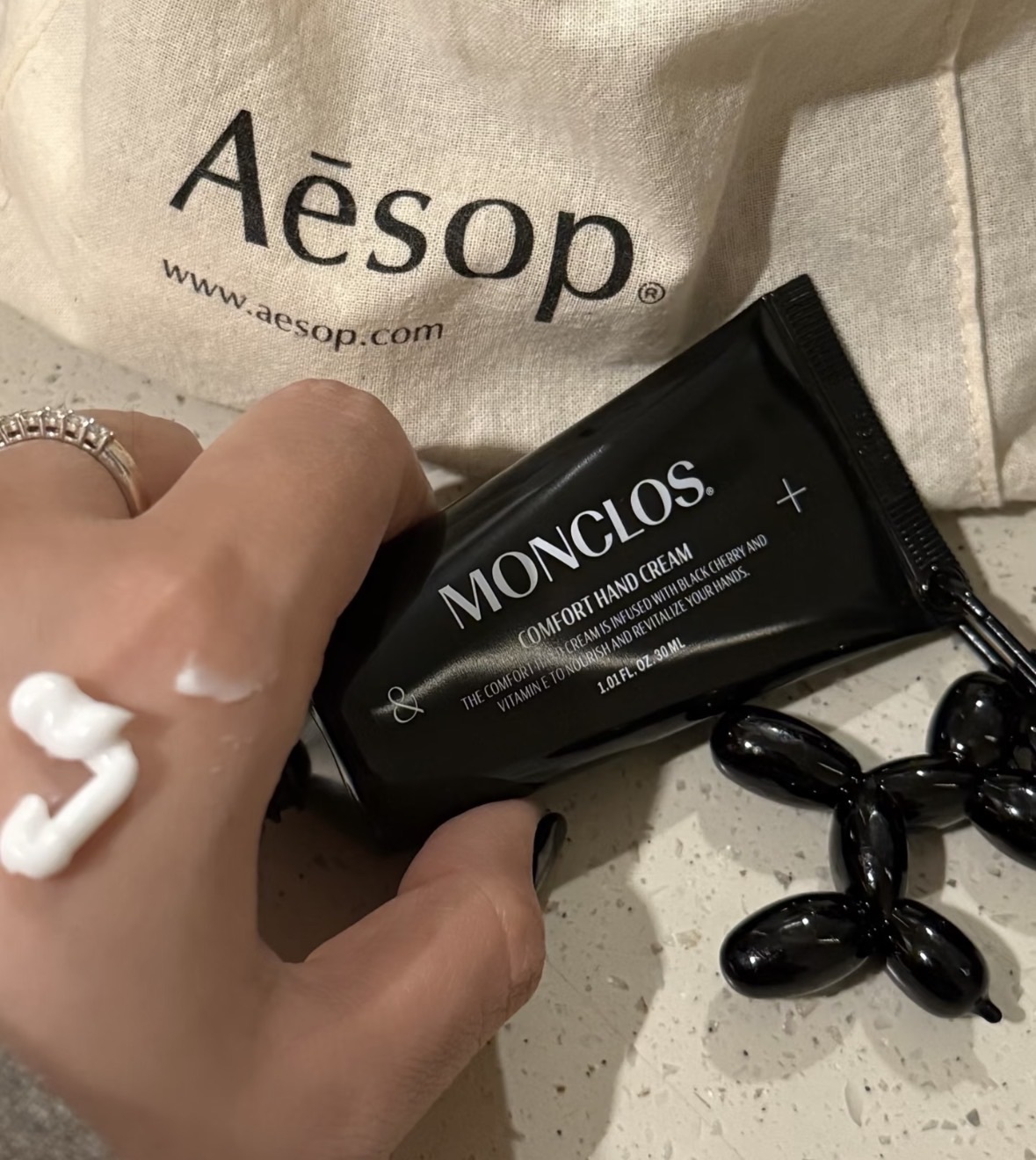 MONCLOS COMFORT 護手霜 30ml (吊飾隨機)