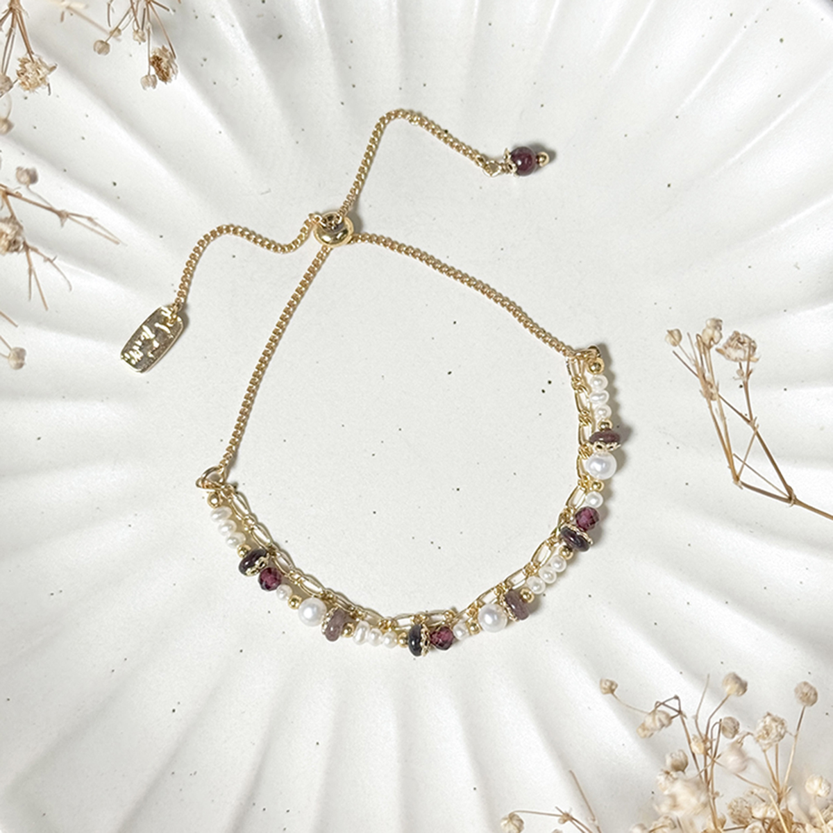 生日花 • 拾壹月貳肆 • 腐肉花 – 珍珠石榴石 – 手鍊