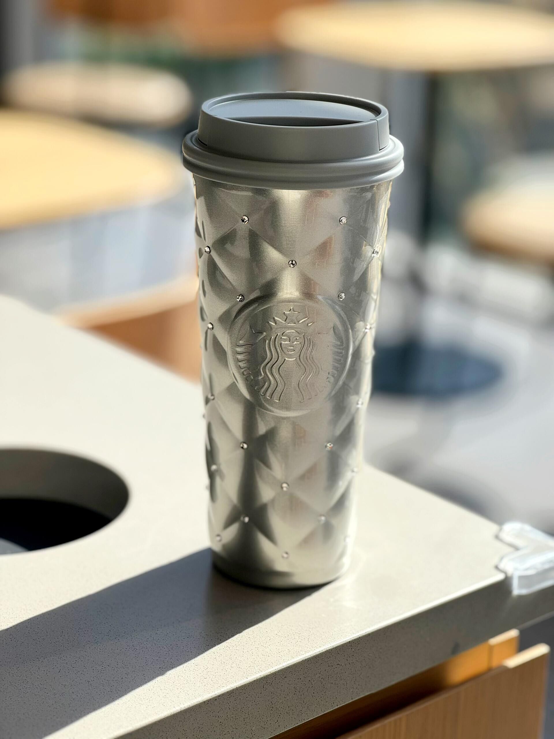 代購-Starbucks星巴克 雪耀奇境 菱格紋鑽面 雙蓋 不鏽鋼保溫杯 銀色 525ml/590ml