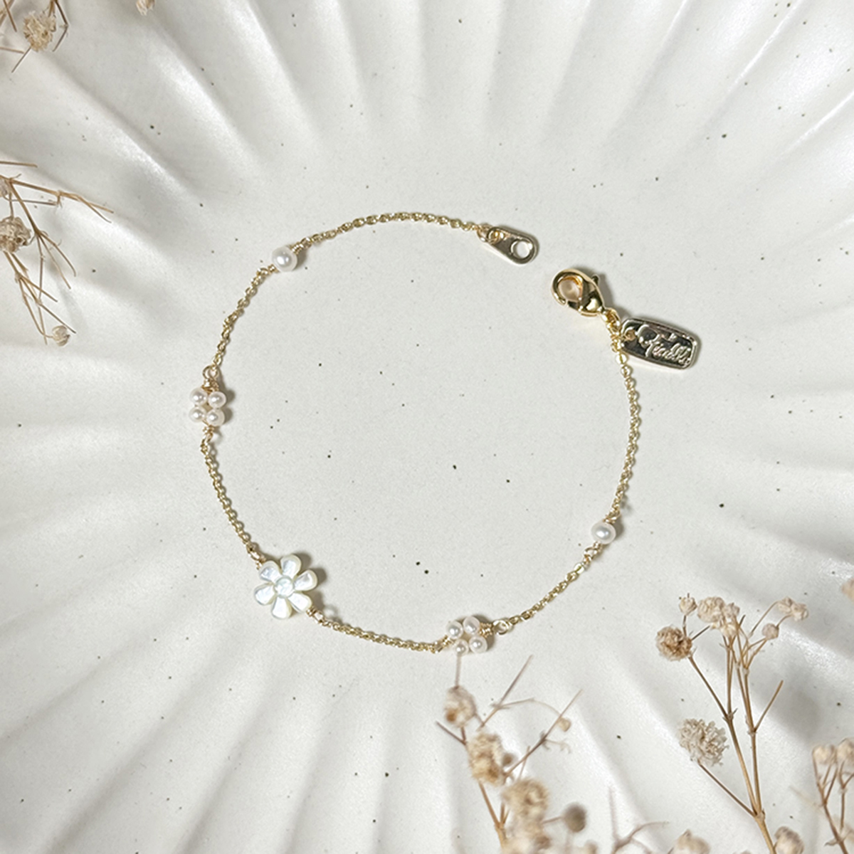 生日花 • 捌月拾肆 • 百日草 – 珍珠 – 手鍊