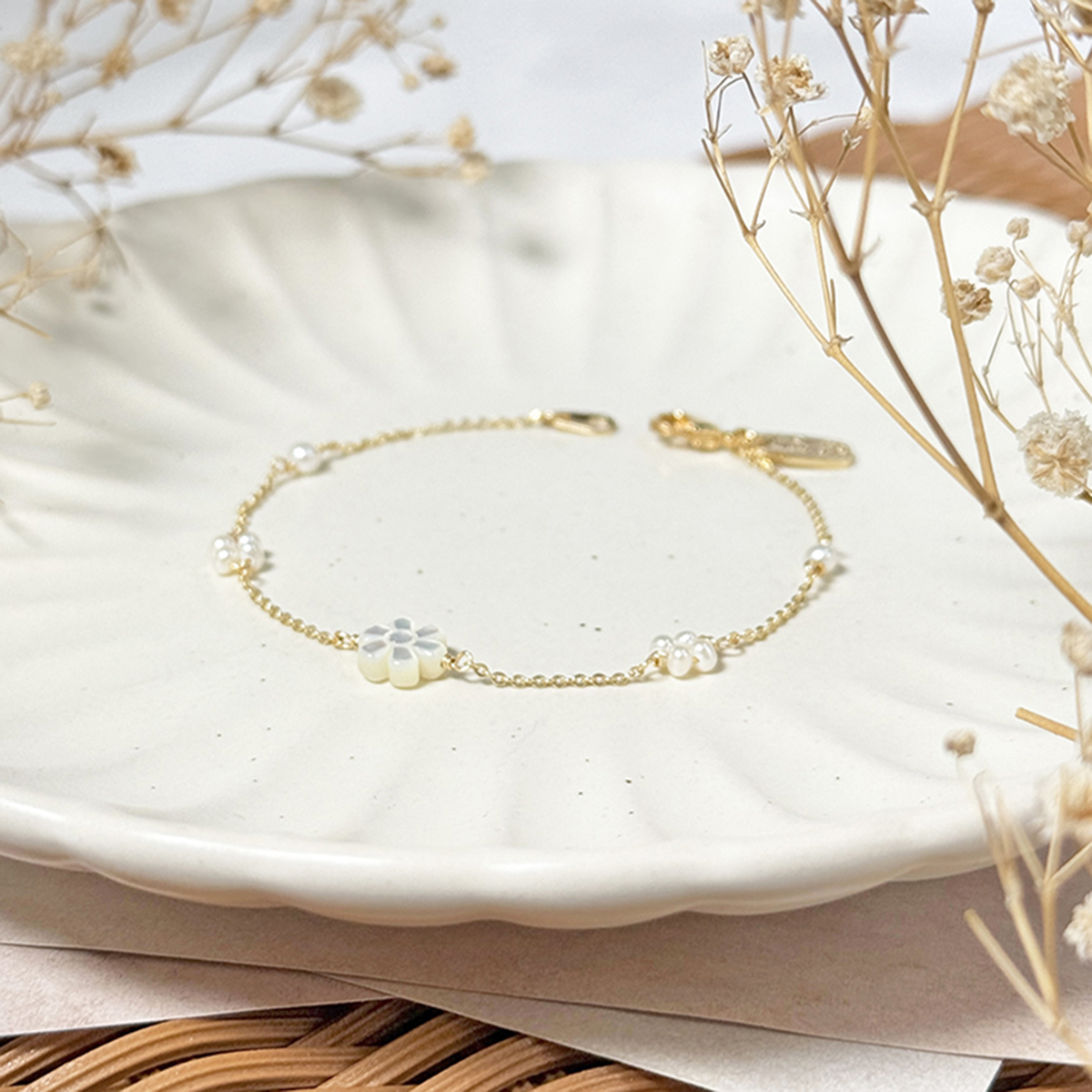 生日花 • 捌月拾肆 • 百日草 – 珍珠 – 手鍊