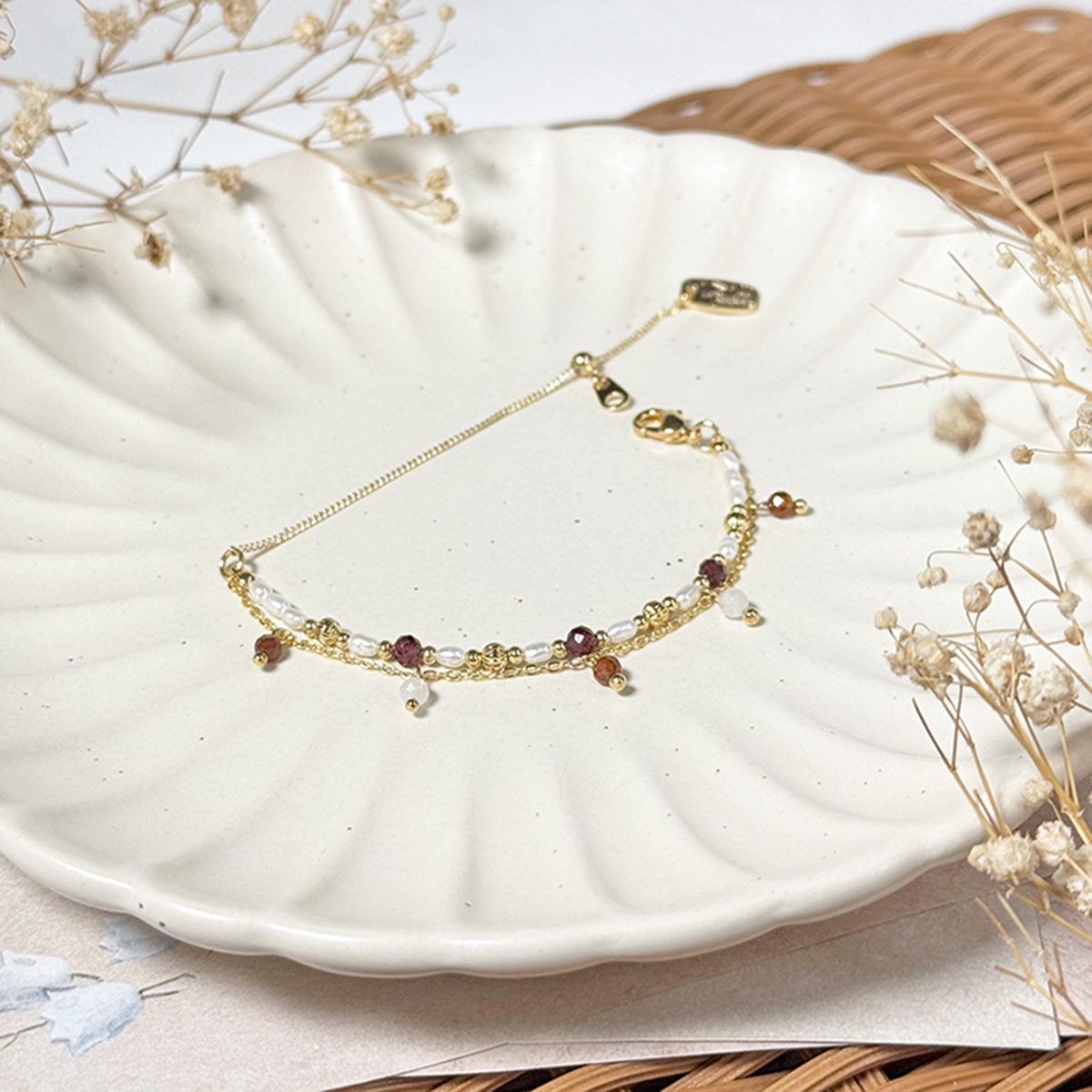 生日花 • 捌月貳 • 虎皮百合 – 珍珠石榴石 – 手鍊