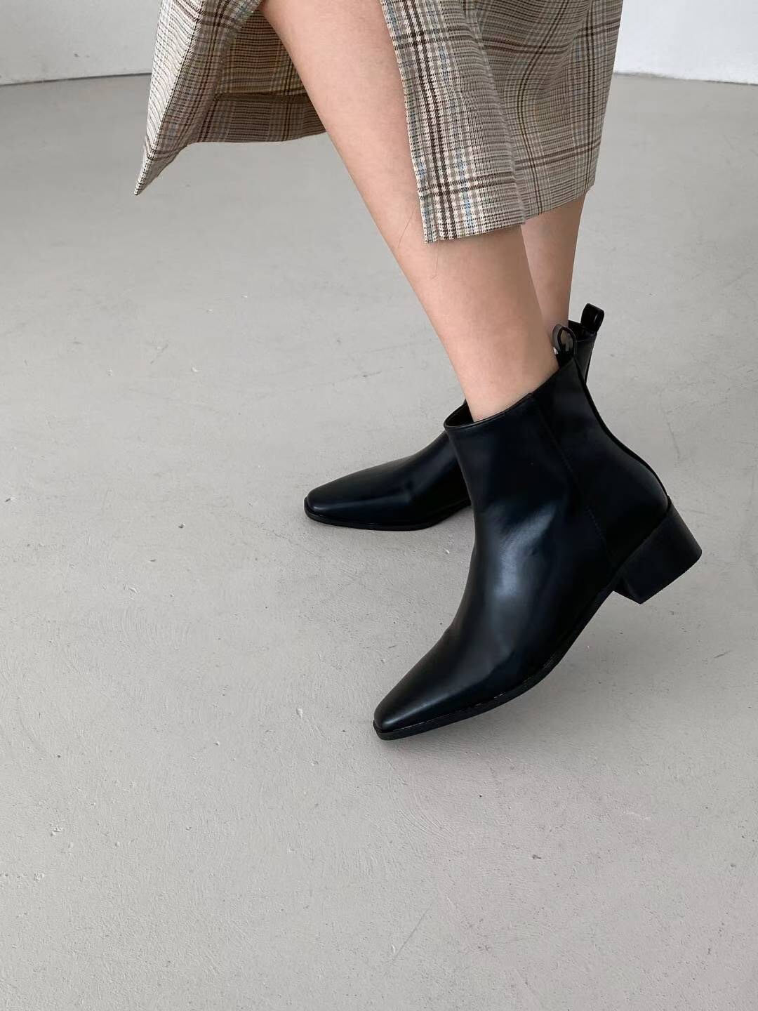 歐美女子時髦尖頭粗根切爾西短靴 / 2色