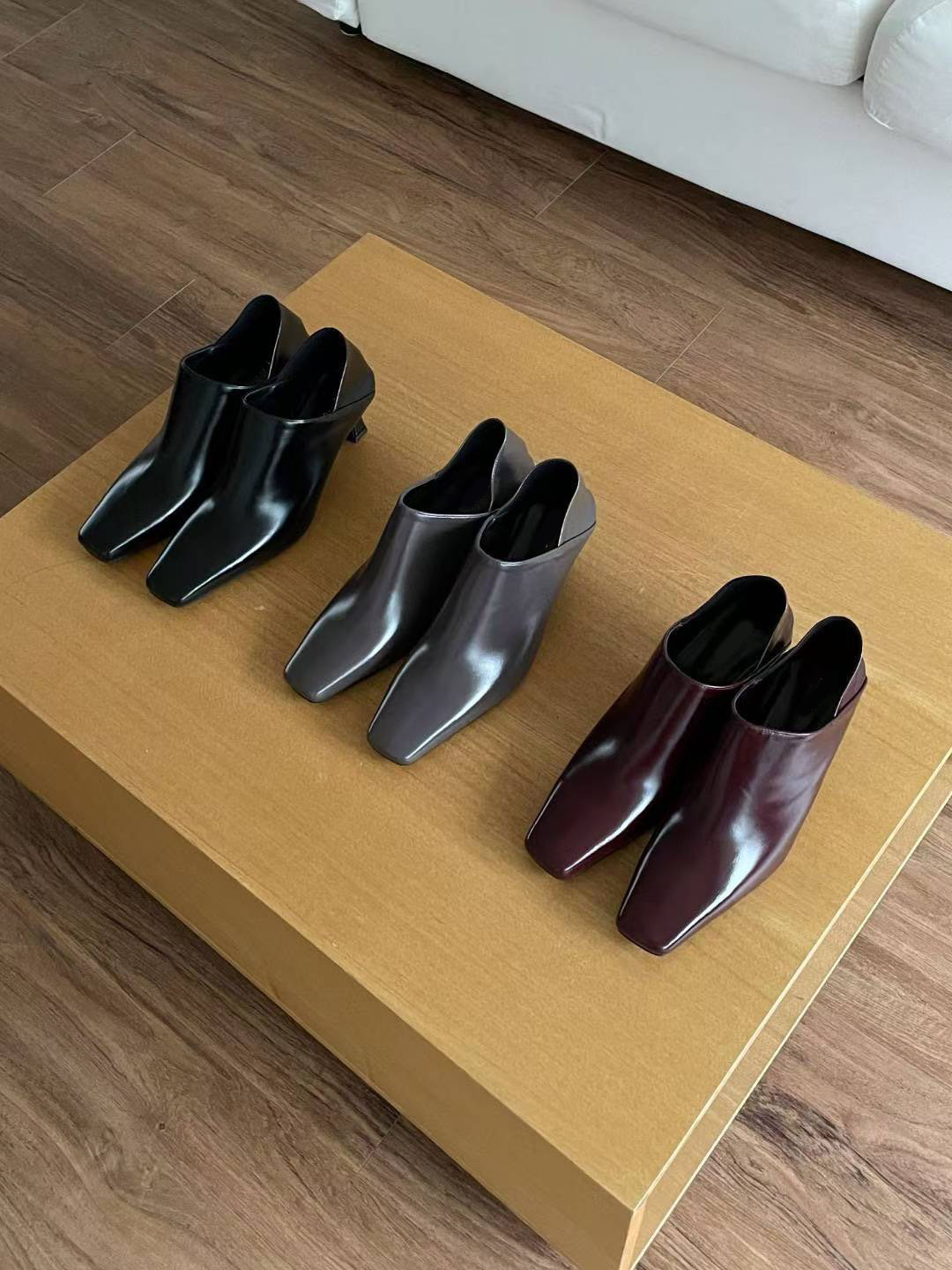 側V字切口造型小方頭細跟踝靴 / 3色